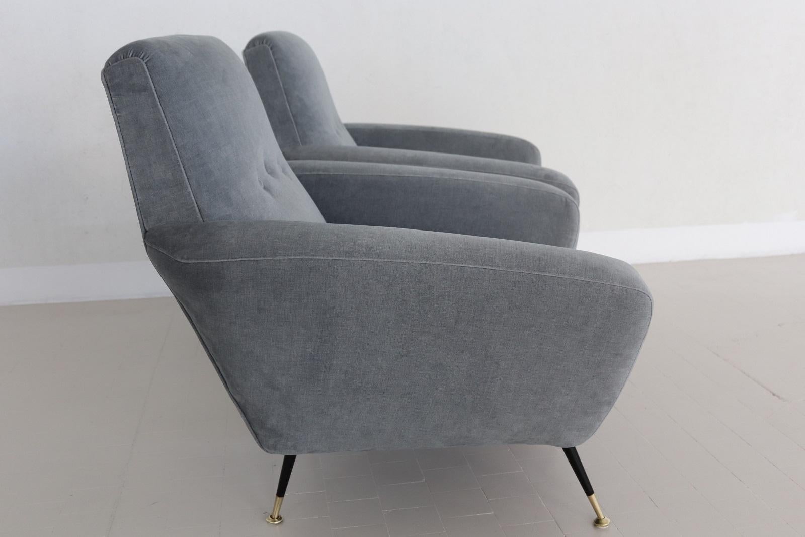 Fauteuils italiens Midcentury avec ressorts en velours bleu gris neuf en vente 5