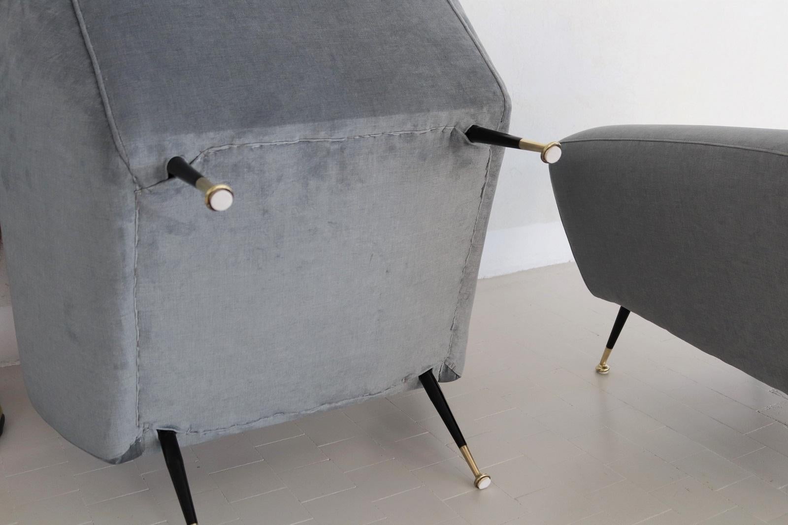 Fauteuils italiens Midcentury avec ressorts en velours bleu gris neuf en vente 9