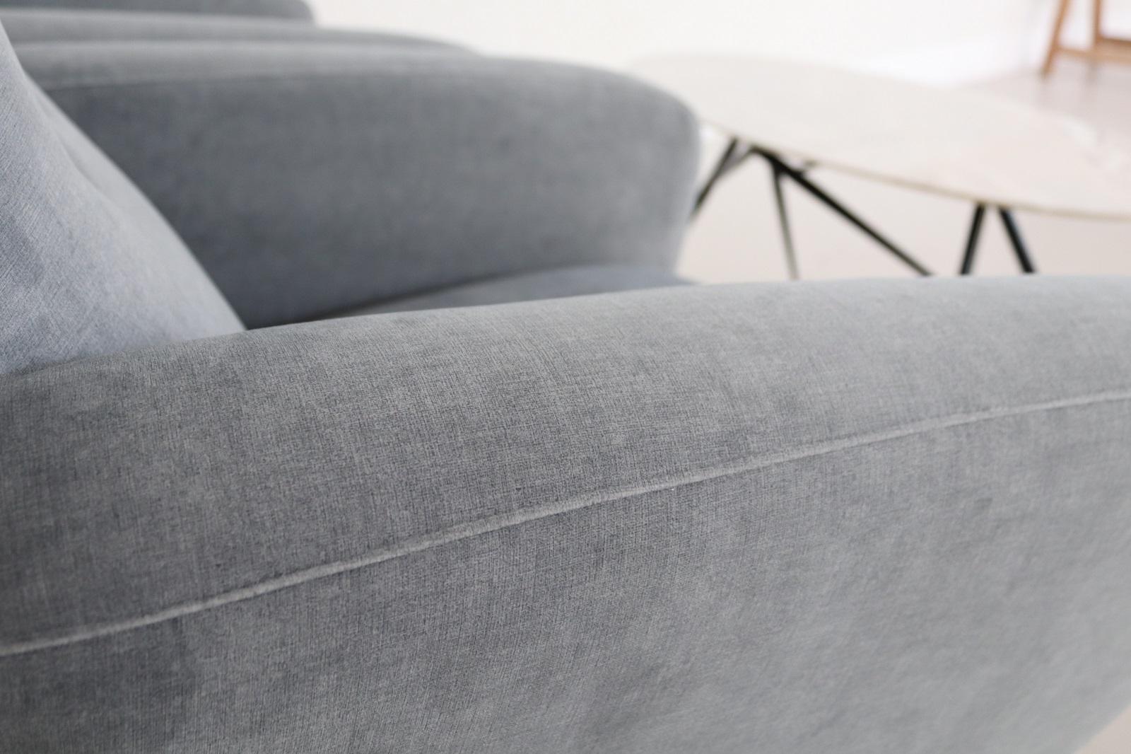 Fauteuils italiens Midcentury avec ressorts en velours bleu gris neuf en vente 12