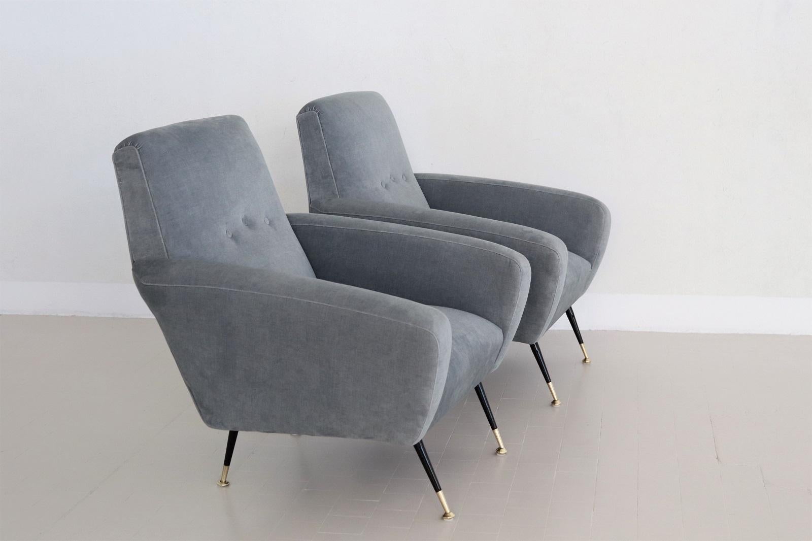 20ième siècle Fauteuils italiens Midcentury avec ressorts en velours bleu gris neuf en vente