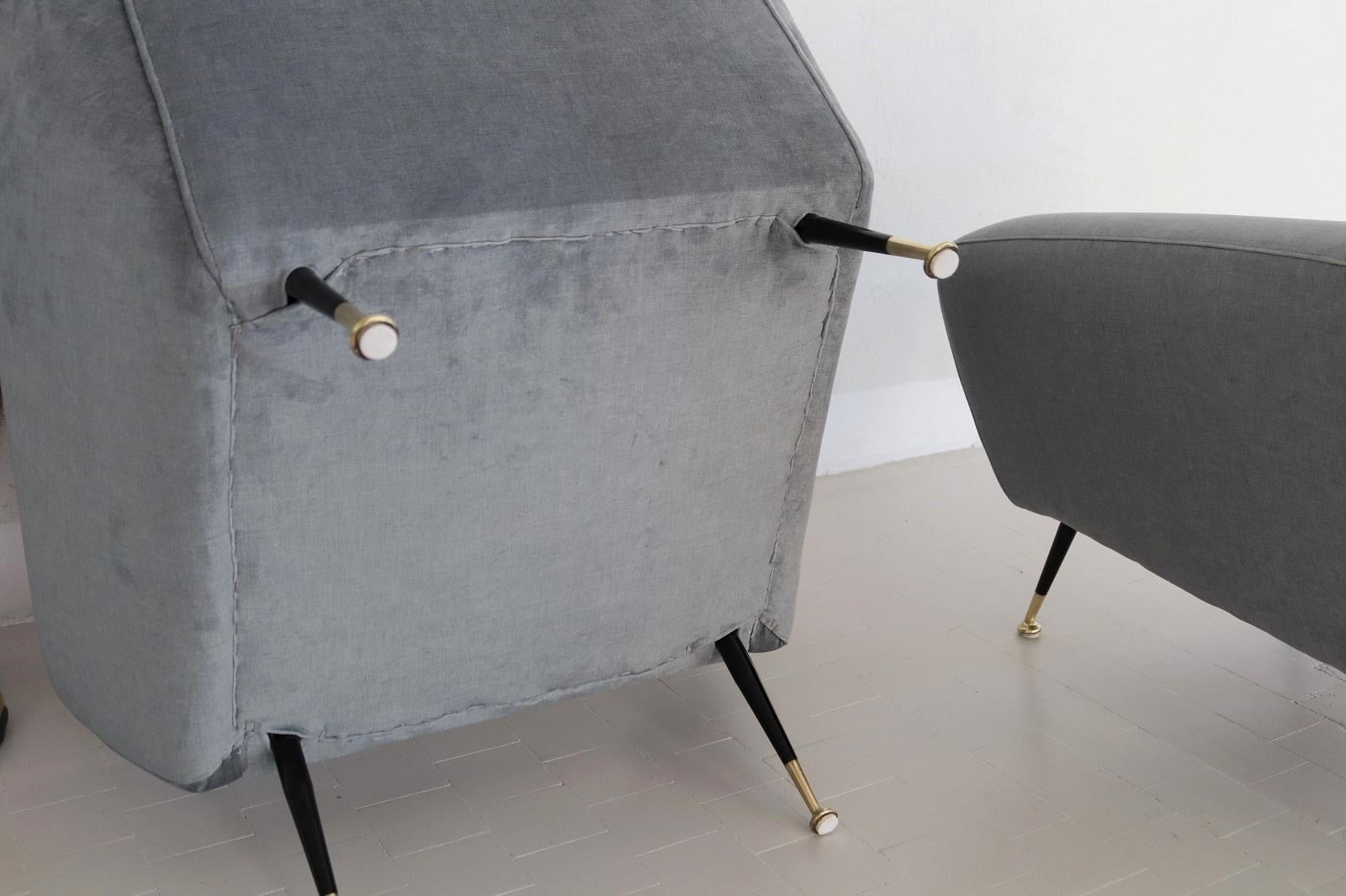 Italian Midcentury Armchairs reupholstered in Luxury Blue Grey Velvet, 1950s For Sale 5