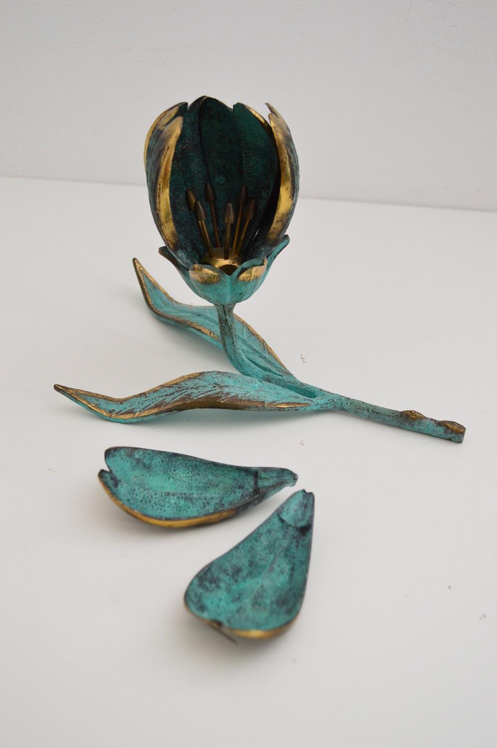 Mid-Century Modern Italian Midcentury Ashtray in Flower Shape in Brass with Petal Ashtrays , 1950s