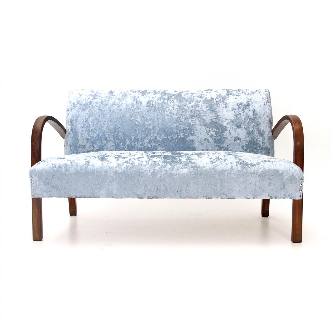 Italian manufacturing sofa produced in the 1940s.
Wooden structure padded and lined with new azure velvet fabric.
Armrests in curved wood.
Good general conditions, some signs due to normal use over time.

Dimensions: Width 127 cm, depth 80 cm,