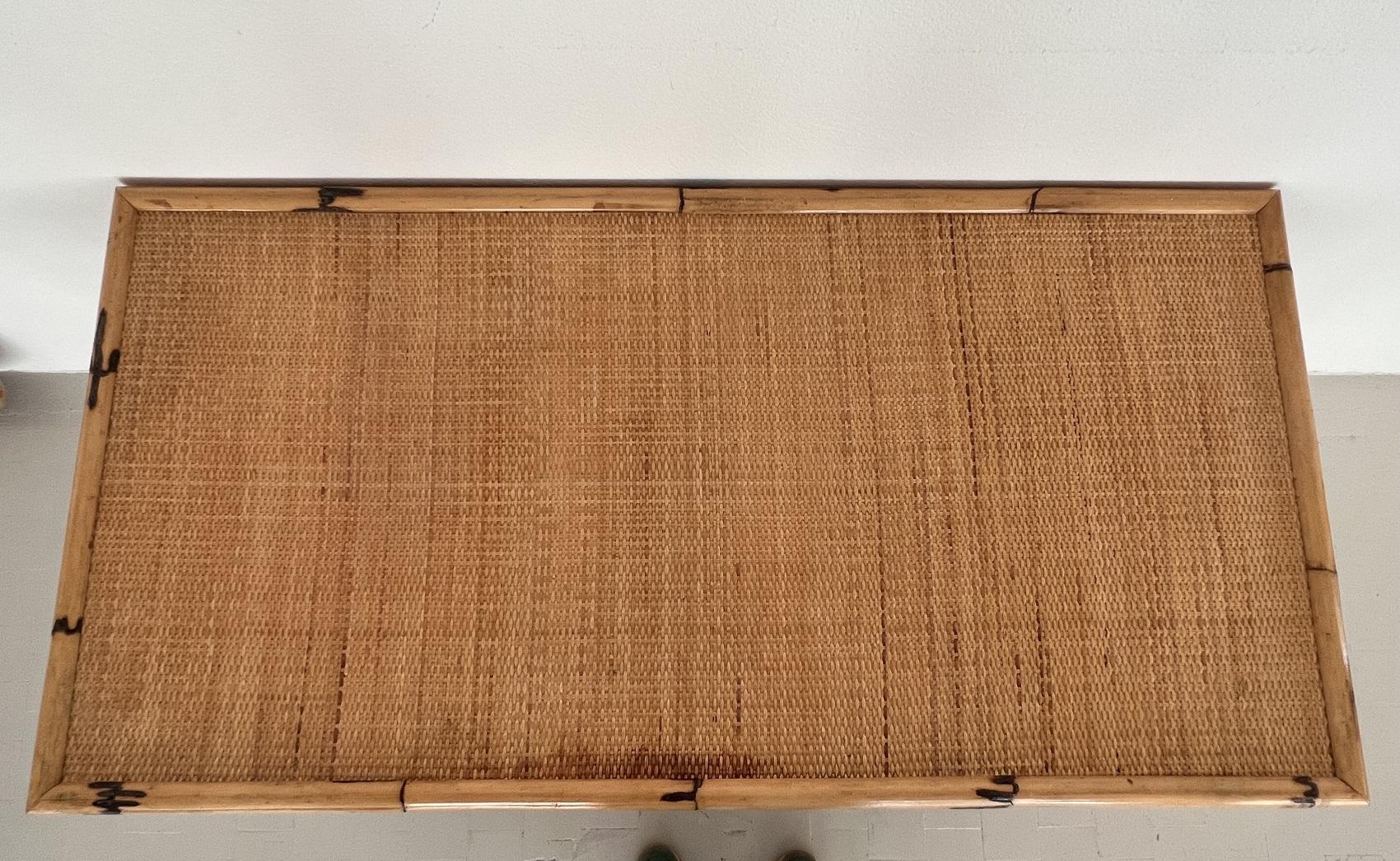Scrivania o Vanity in bambù e rattan del Medioevo italiano con due cassetti, anni '70 in vendita 8
