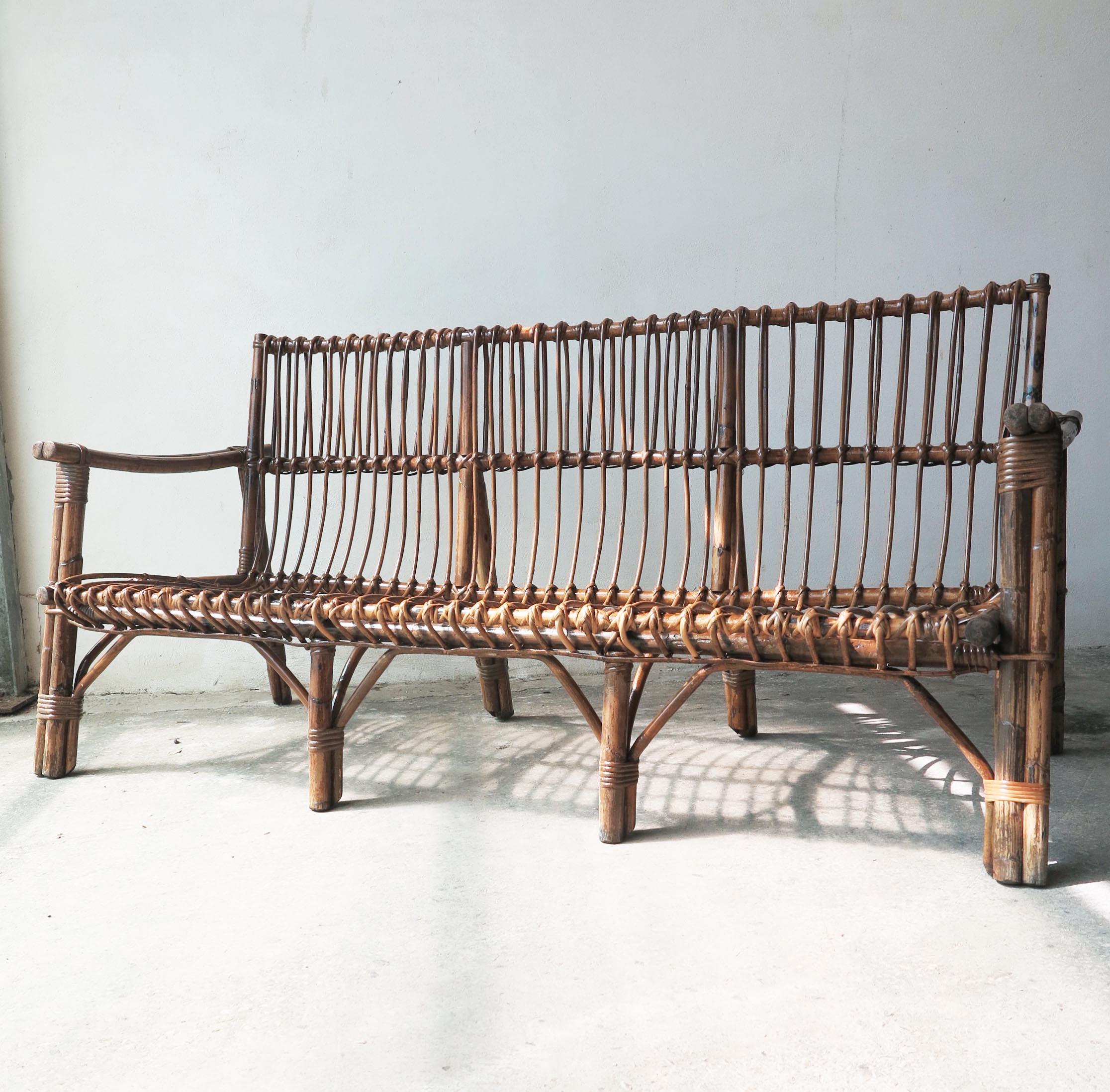 Italian midcentury bamboo sofa with three-seat, completely Restored, 1950s.
The sofa has a beautiful shape, elegant and pure.
There is a perfect match between small cylindrical section of rattan and big section of bamboo canes.