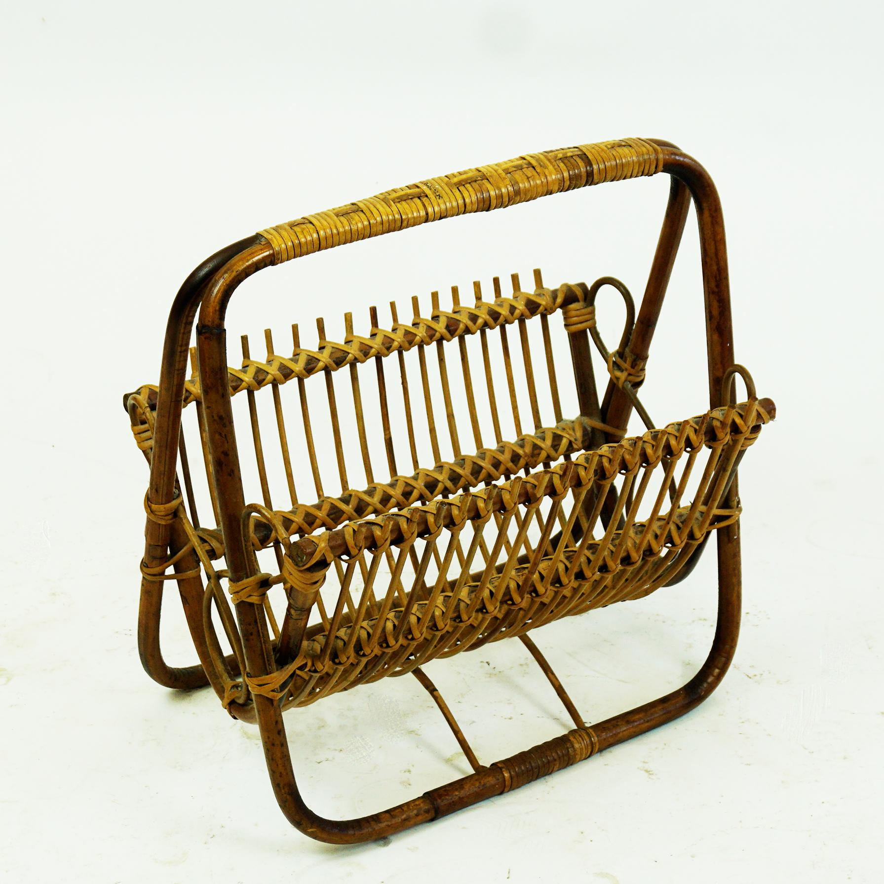 Italian Midcentury Bamboo and Wicker Magazine Stand In Good Condition For Sale In Vienna, AT
