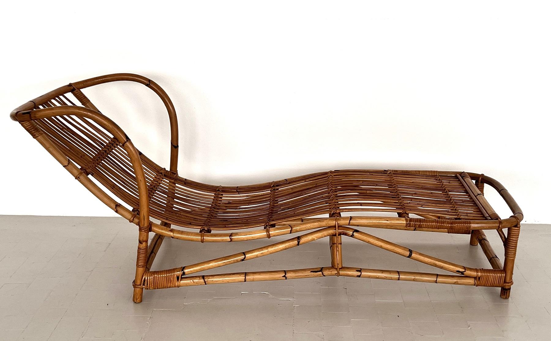 Beautiful organic daybed or sunbed hand-crafted of full bamboo with warm honey-colored patina.
Made in Italy in the 1960s in the style of Bonacina.
The daybed is in very good, solid original condition with its elegant lines and luxury shape, which