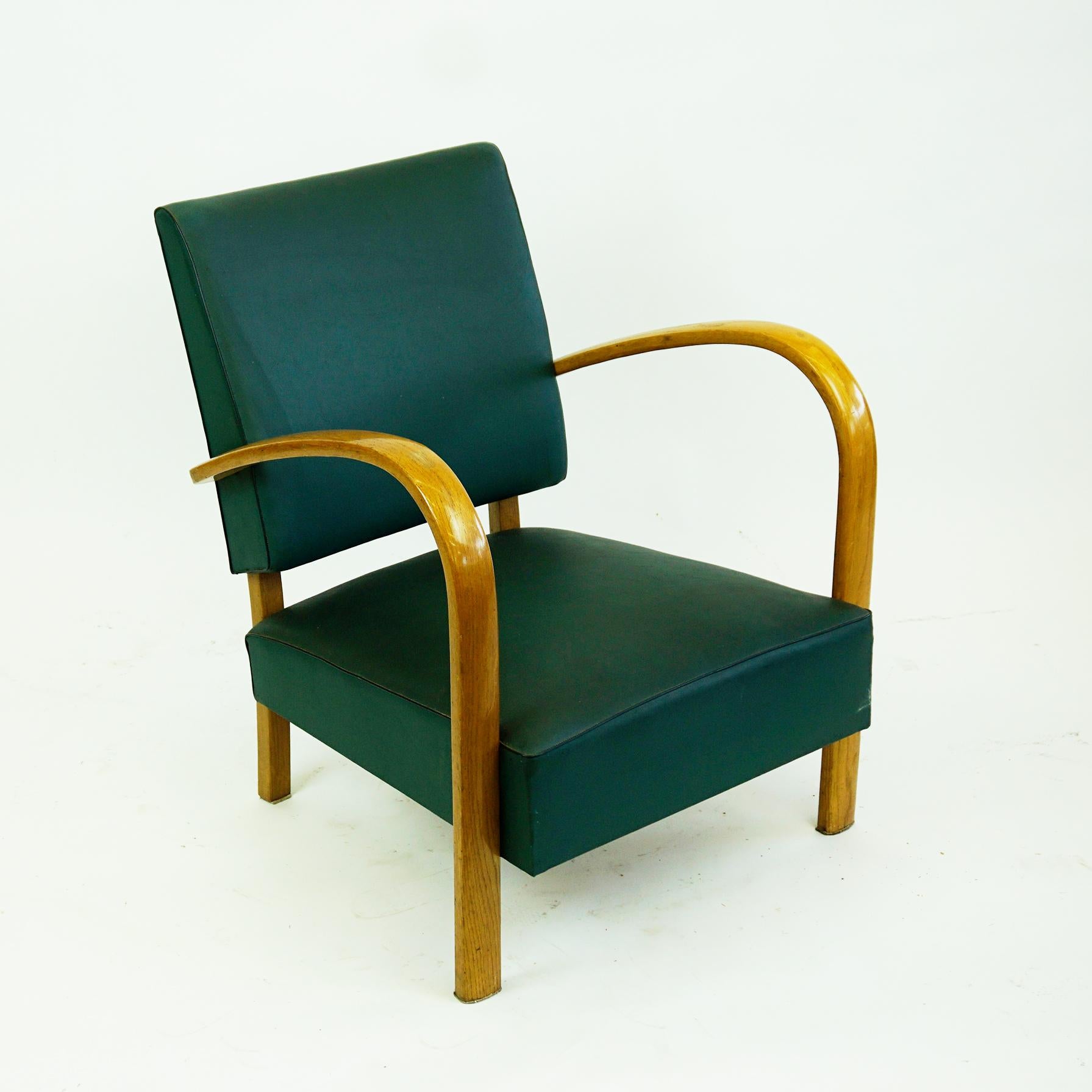 Italian Midcentury Beech Lounge Chair with Green Leatherette In Good Condition For Sale In Vienna, AT