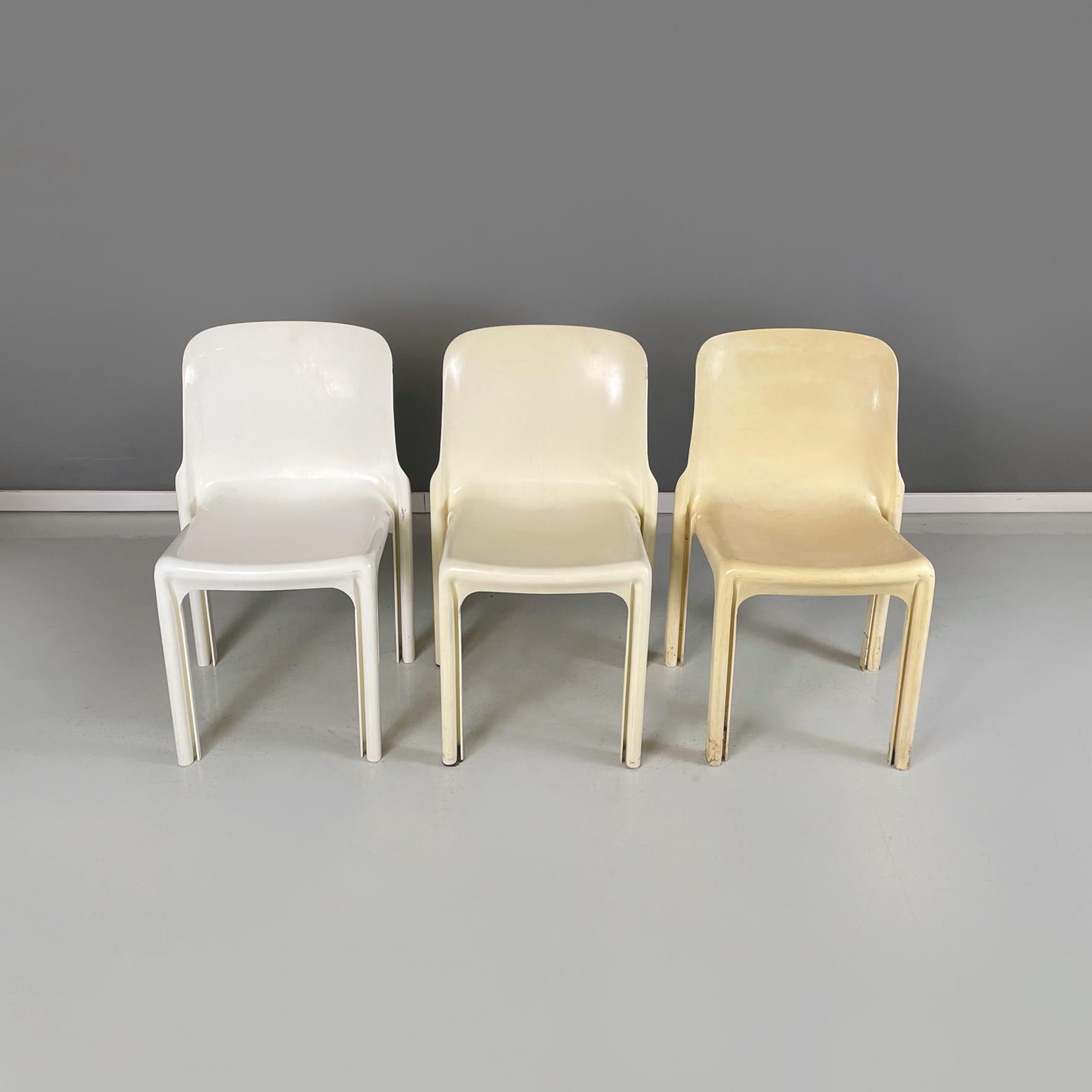 Italian Mid-Century Modern beige plastic Chairs mod. Selene by Vico Magistretti for Artemide, 1960s
Set of 4 chairs mod. Selene in white and beige plastic with square seat. The structure is monocoque, with S-shaped grooves along the legs.