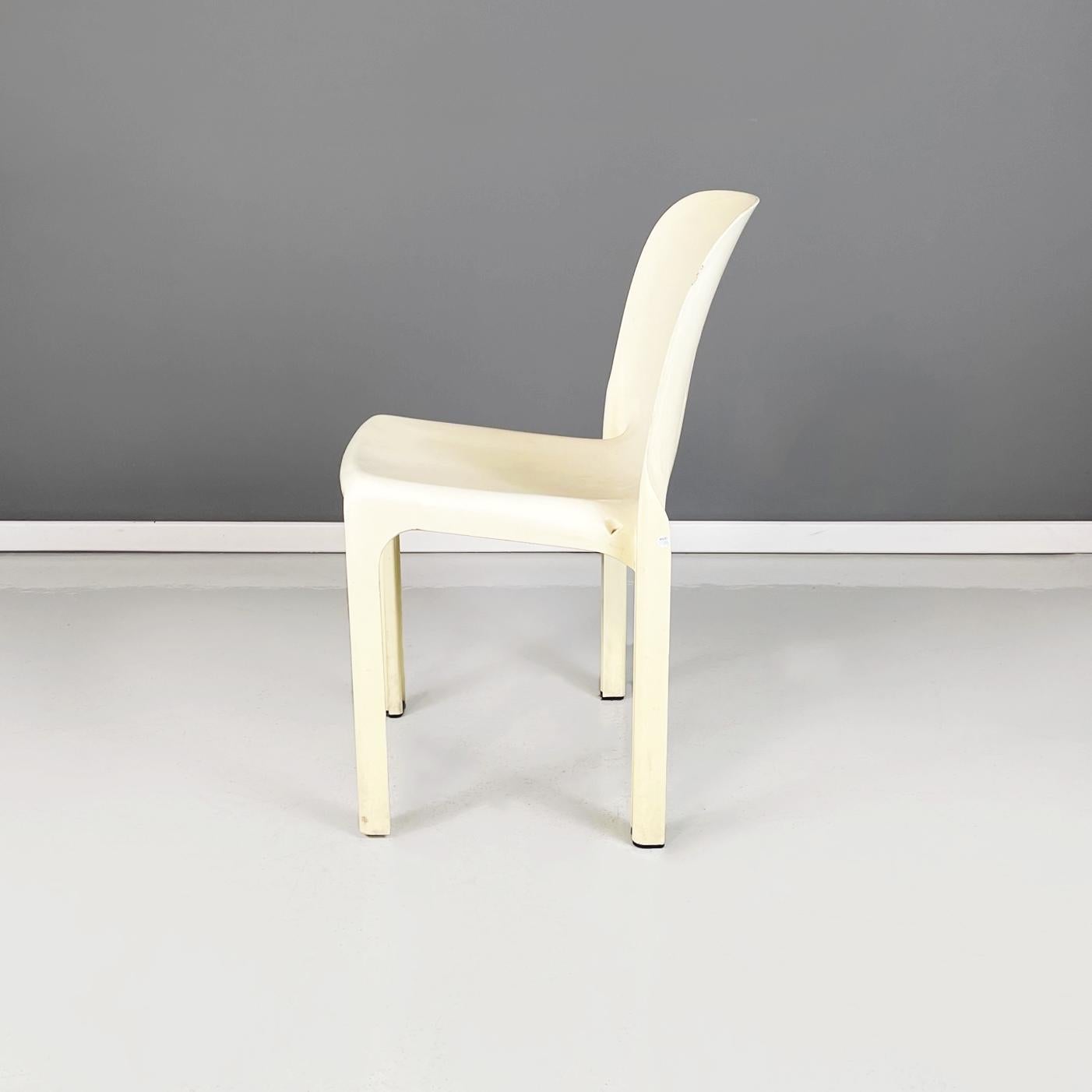 Italian Midcentury Beige Plastic Chairs Selene by Vico Magistretti Artemide 1960 In Good Condition In MIlano, IT