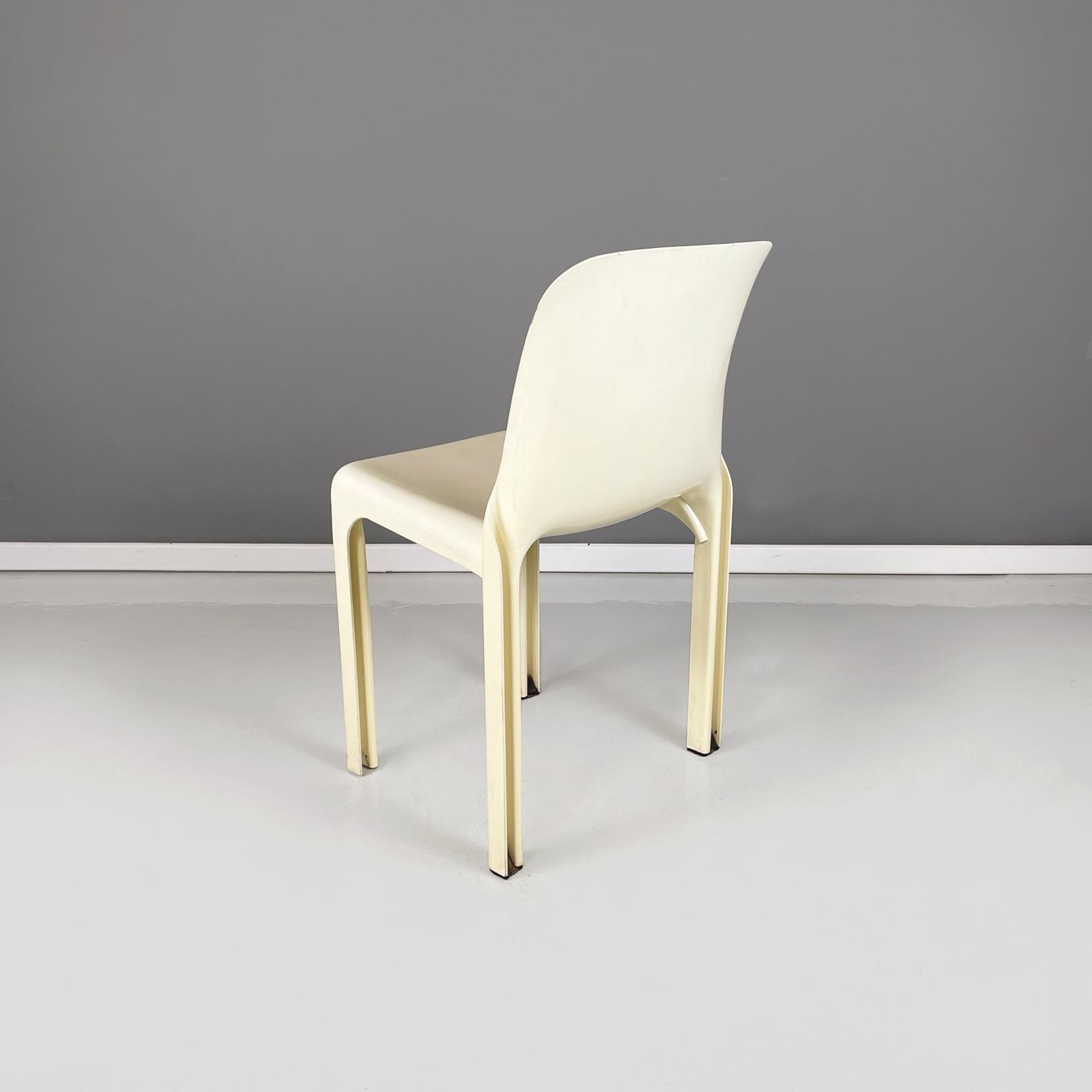 Mid-20th Century Italian Midcentury Beige Plastic Chairs Selene by Vico Magistretti Artemide 1960