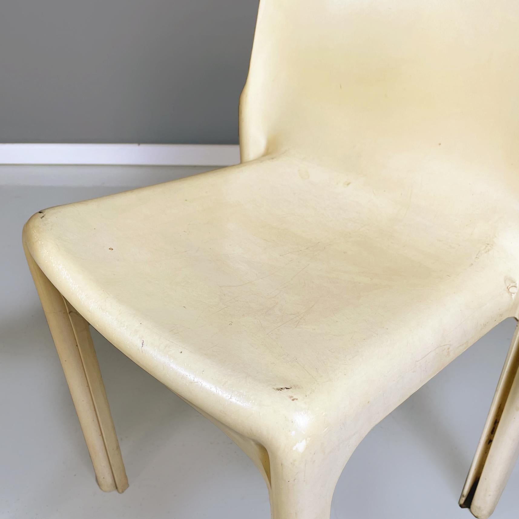 Italian Midcentury Beige Plastic Chairs Selene by Vico Magistretti Artemide 1960 4
