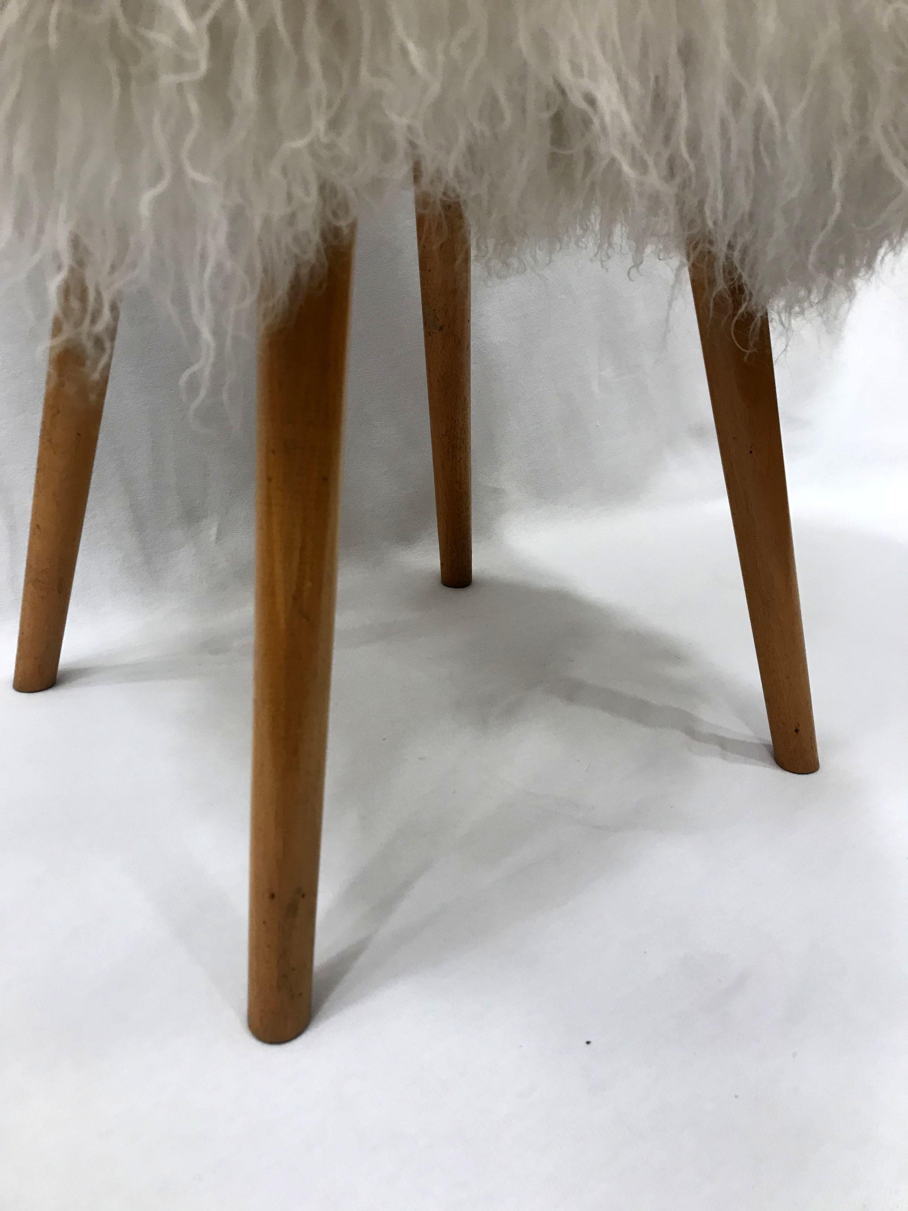 Italian Midcentury Bench Covered with White Mongolian Fur on Beechwood Legs In Good Condition For Sale In Budapest, Budapest