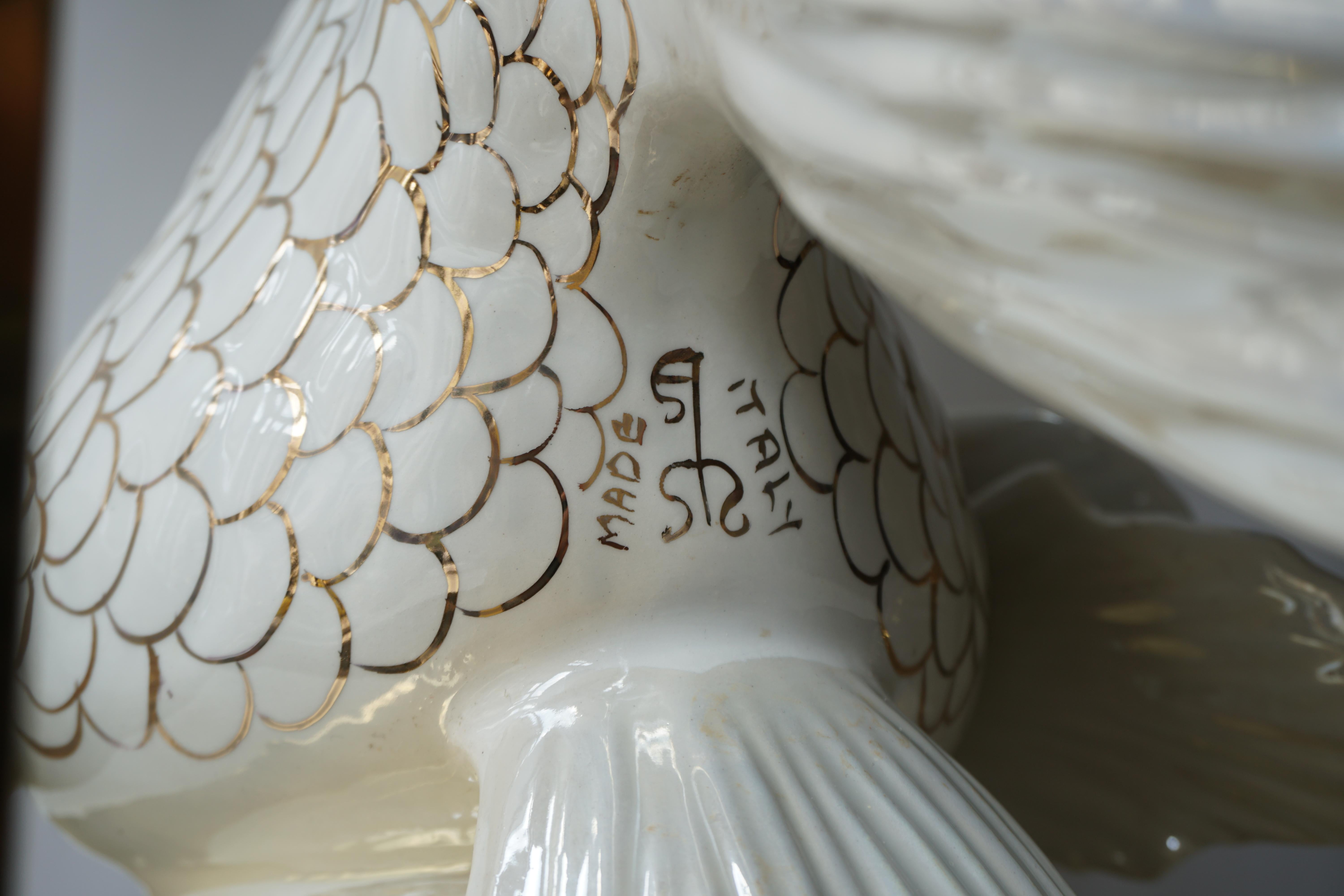 Grande lampe italienne mi-siècle en céramique représentant un poisson avec détails en laiton, années 1970 en vente 1