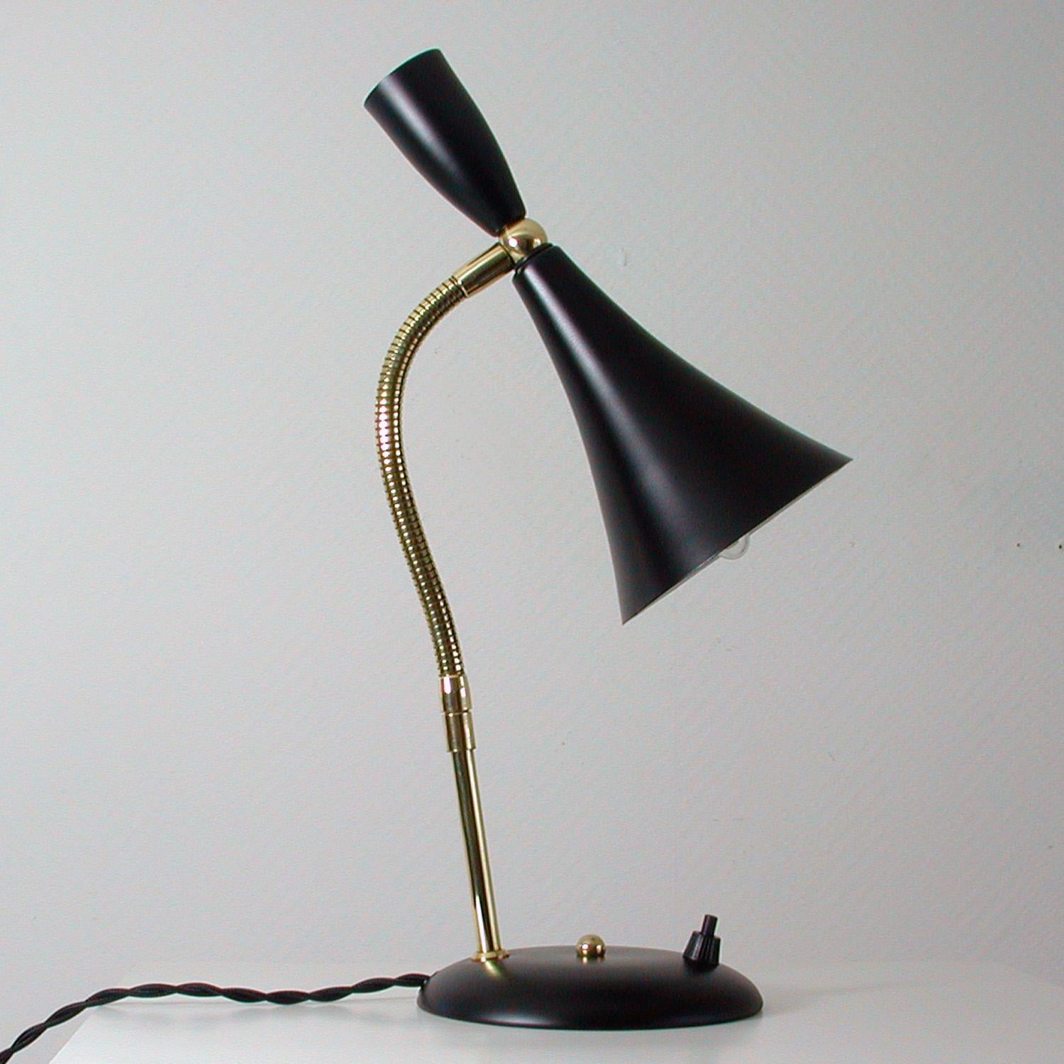 Italian Midcentury Black and Brass Sputnik Table Lamp, 1950s In Good Condition For Sale In NUEMBRECHT, NRW