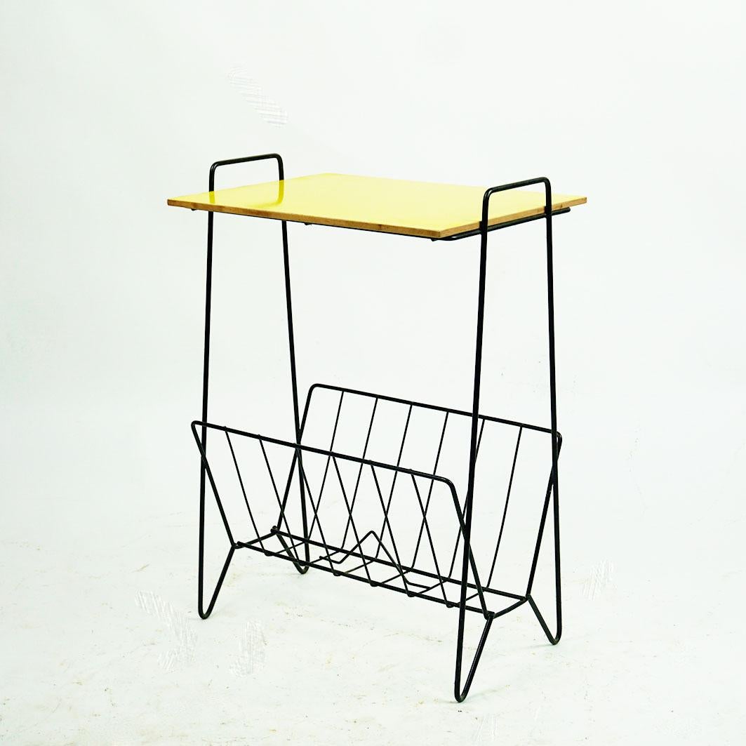 Italian Midcentury Black Iron Side Table with Magazine Rack In Good Condition In Vienna, AT