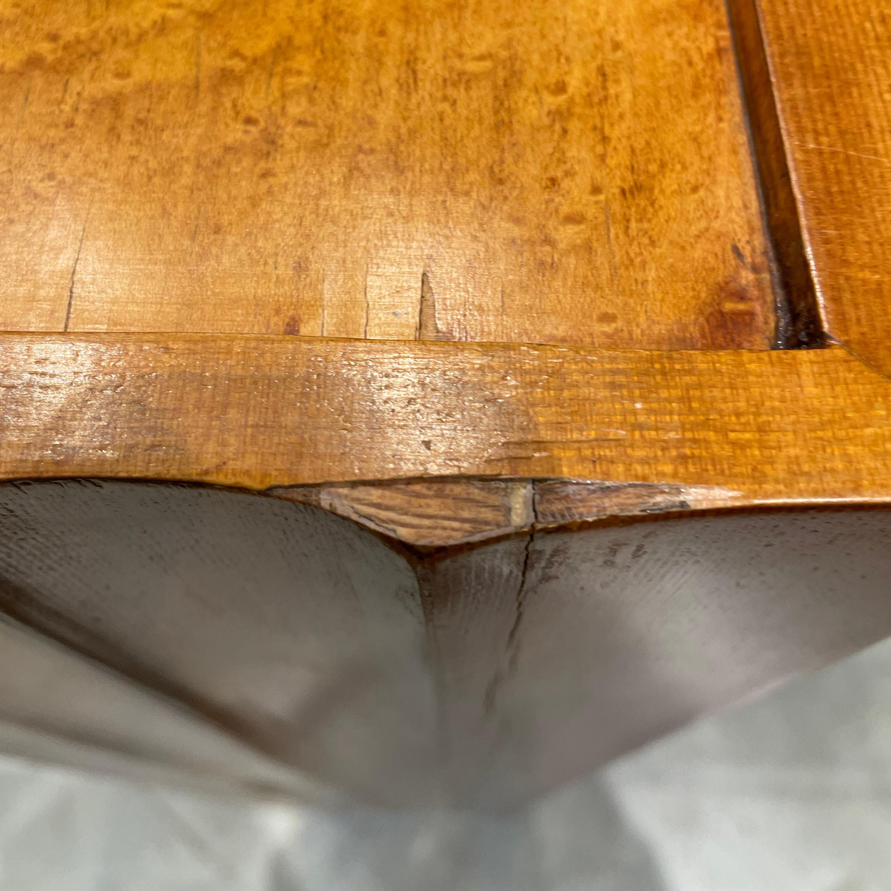Pedestales cuadrados de madera clara negra italiana de mediados de siglo con perfil ondulado, años 60 Madera en venta