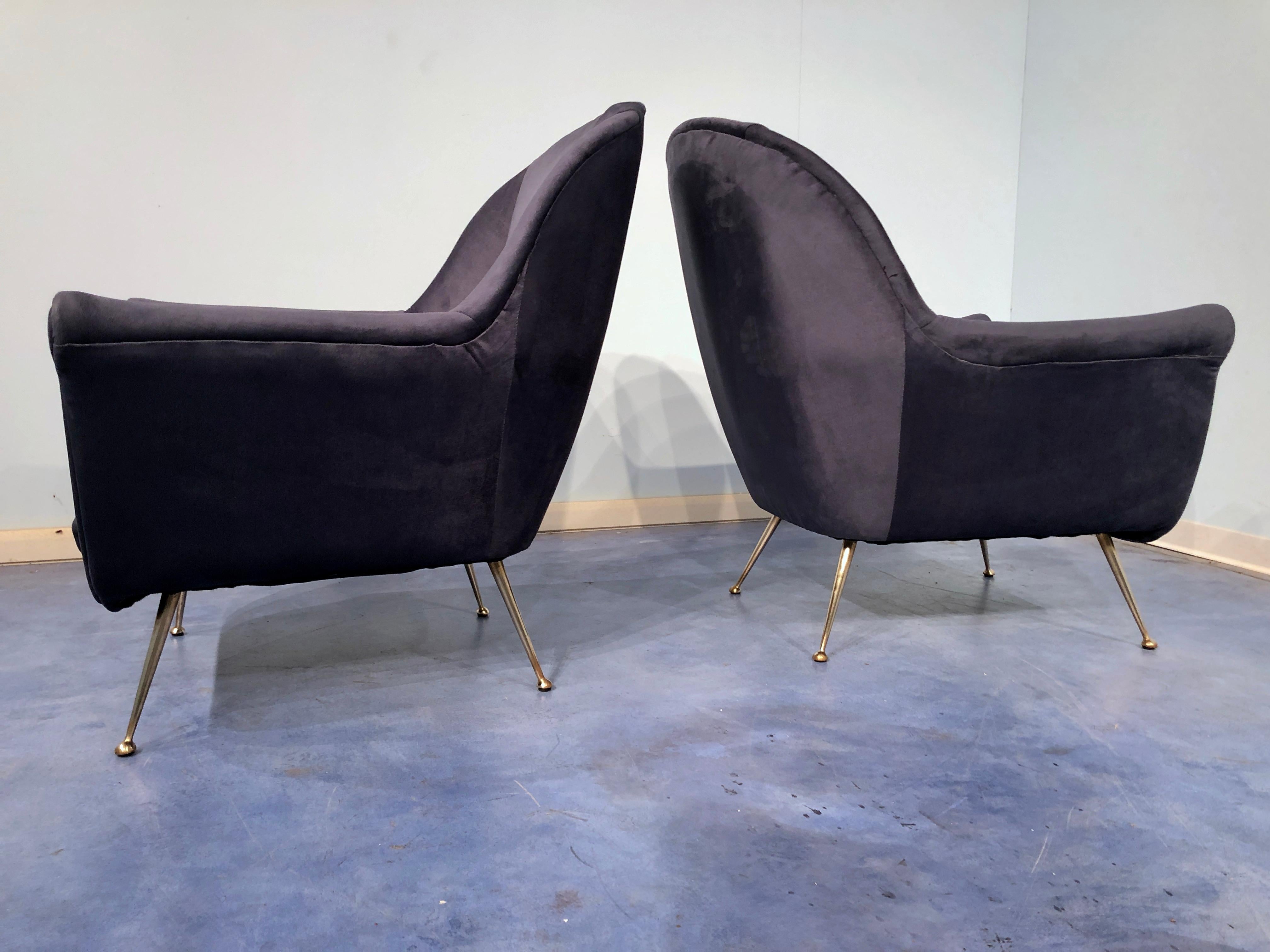 Pair of Italian Midcentury Midnight Blue Velvet Armchairs, Gio Ponti Style 1950s In Good Condition For Sale In Traversetolo, IT