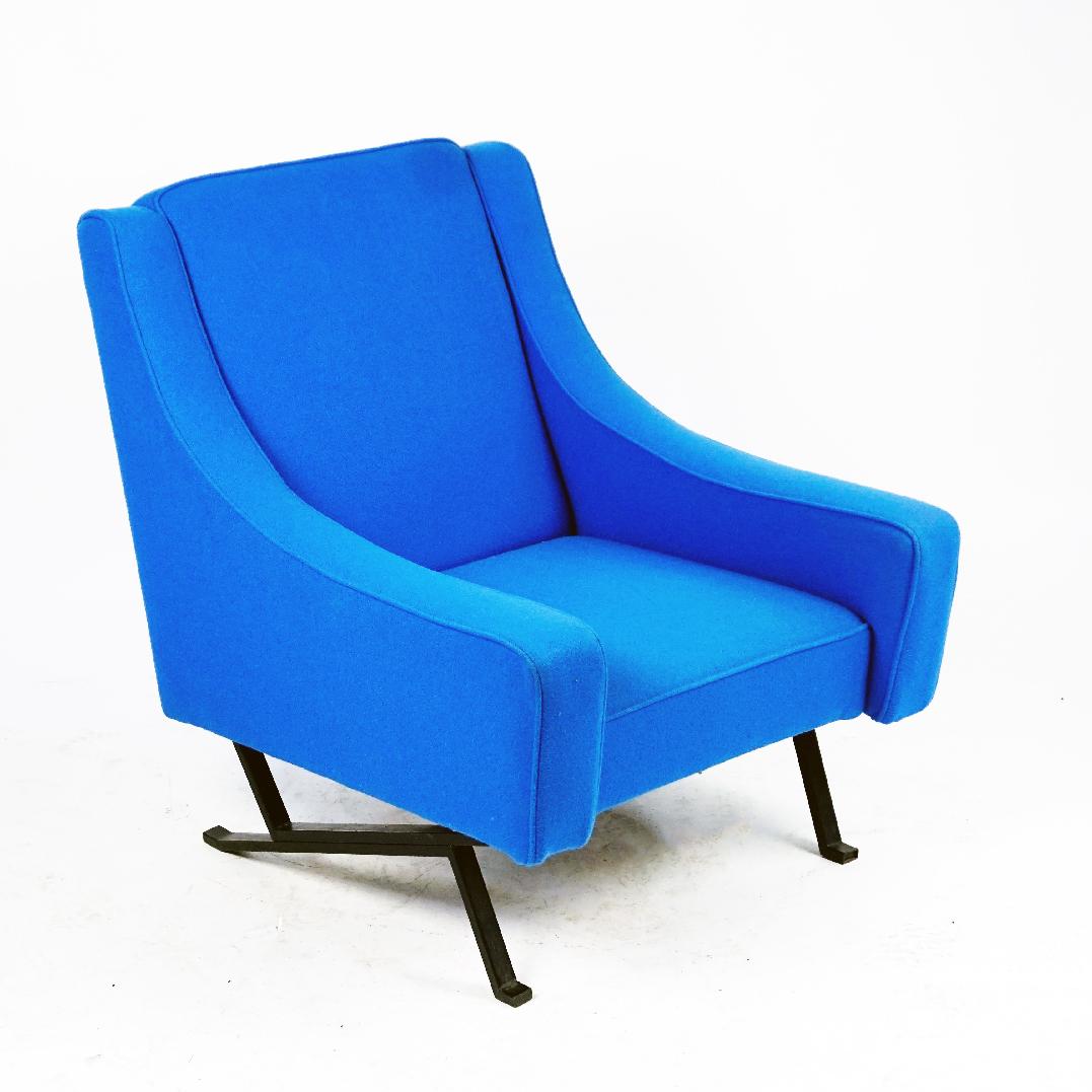 Italian Midcentury Blue Wool Fabric and black Steel Lounge Armchair In Good Condition In Vienna, AT