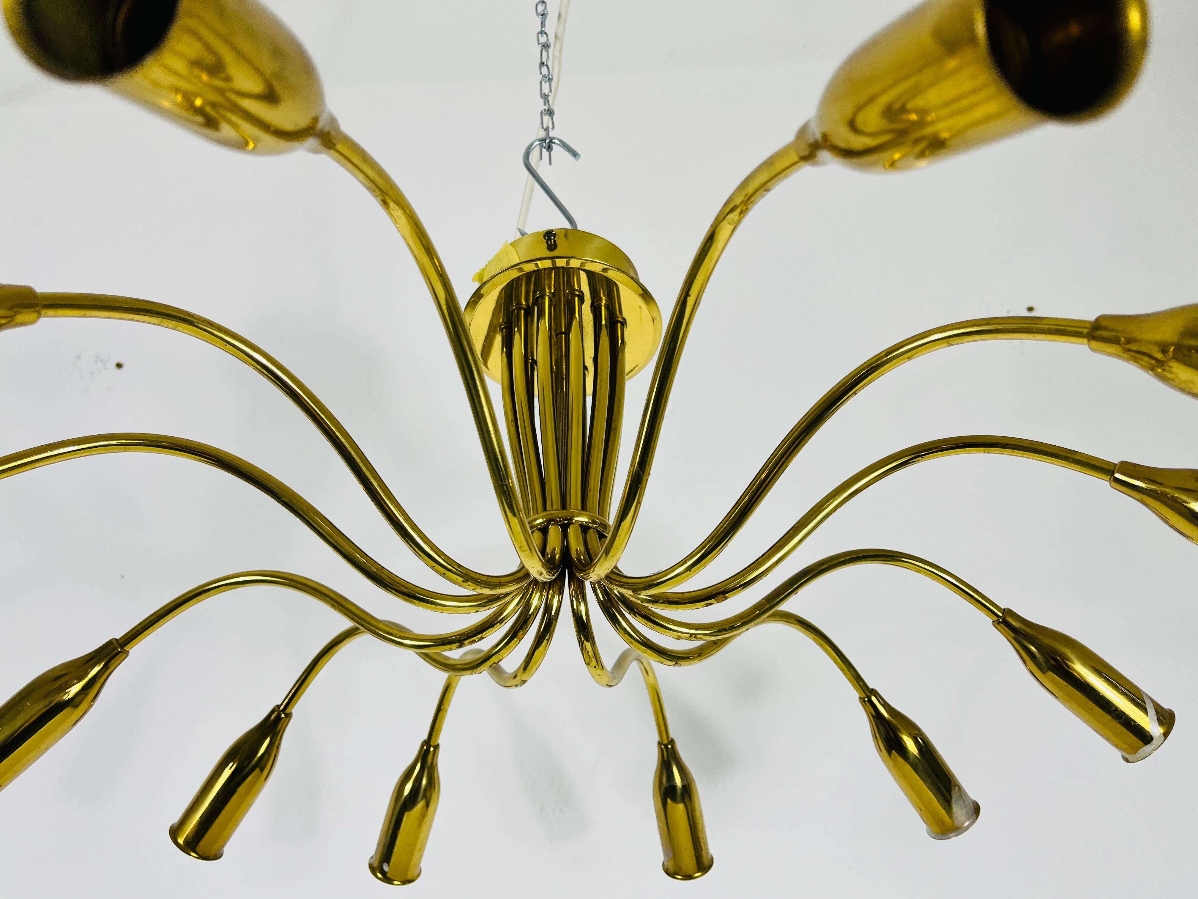 Italian Midcentury Brass 12-Arm Sputnik Chandelier Arredoluce Attributed, 1950s For Sale 2