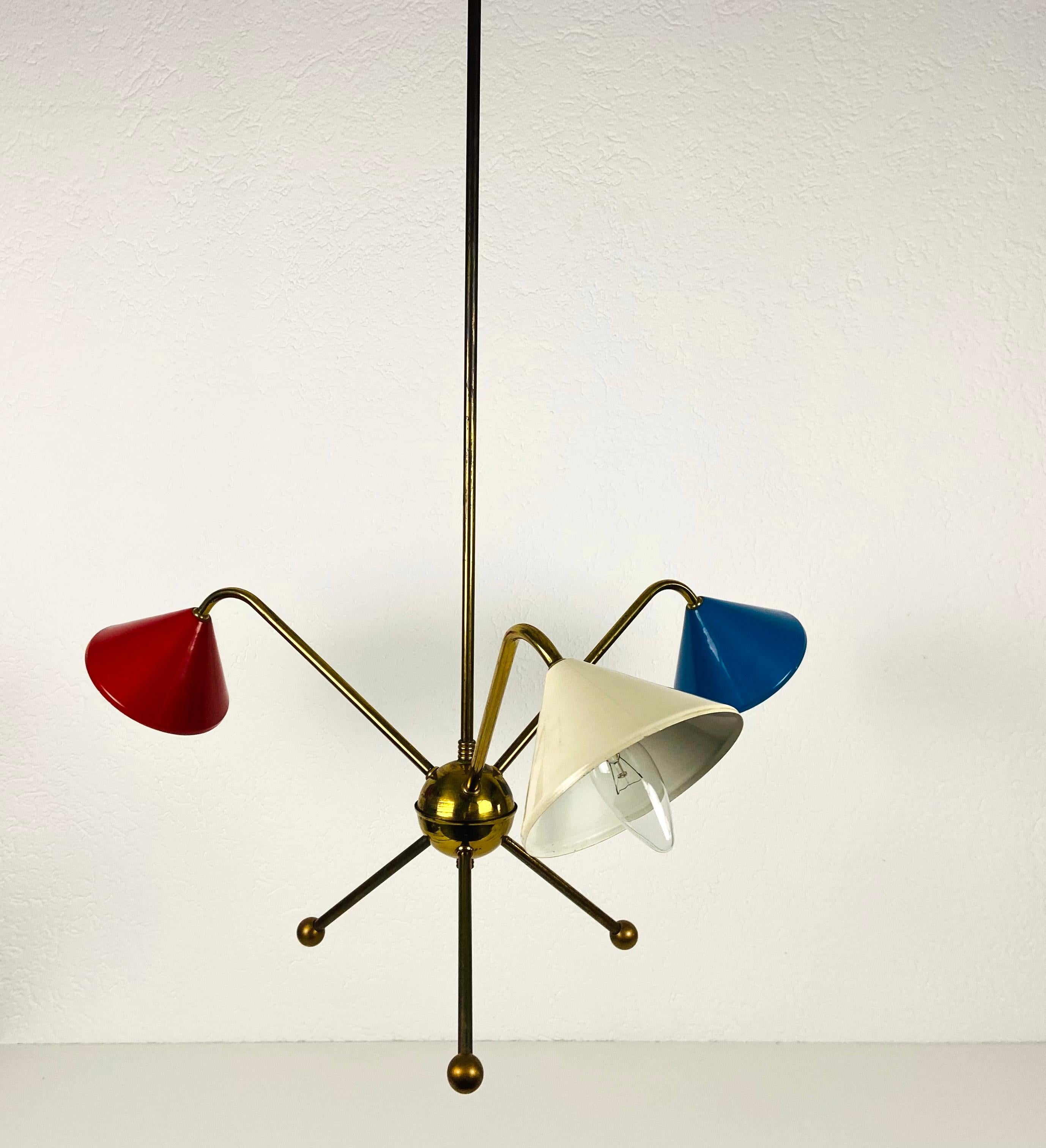 Mid-20th Century Italian Midcentury Brass 3-Arm Chandelier Attr. to Arredoluce, Italy, 1950s For Sale
