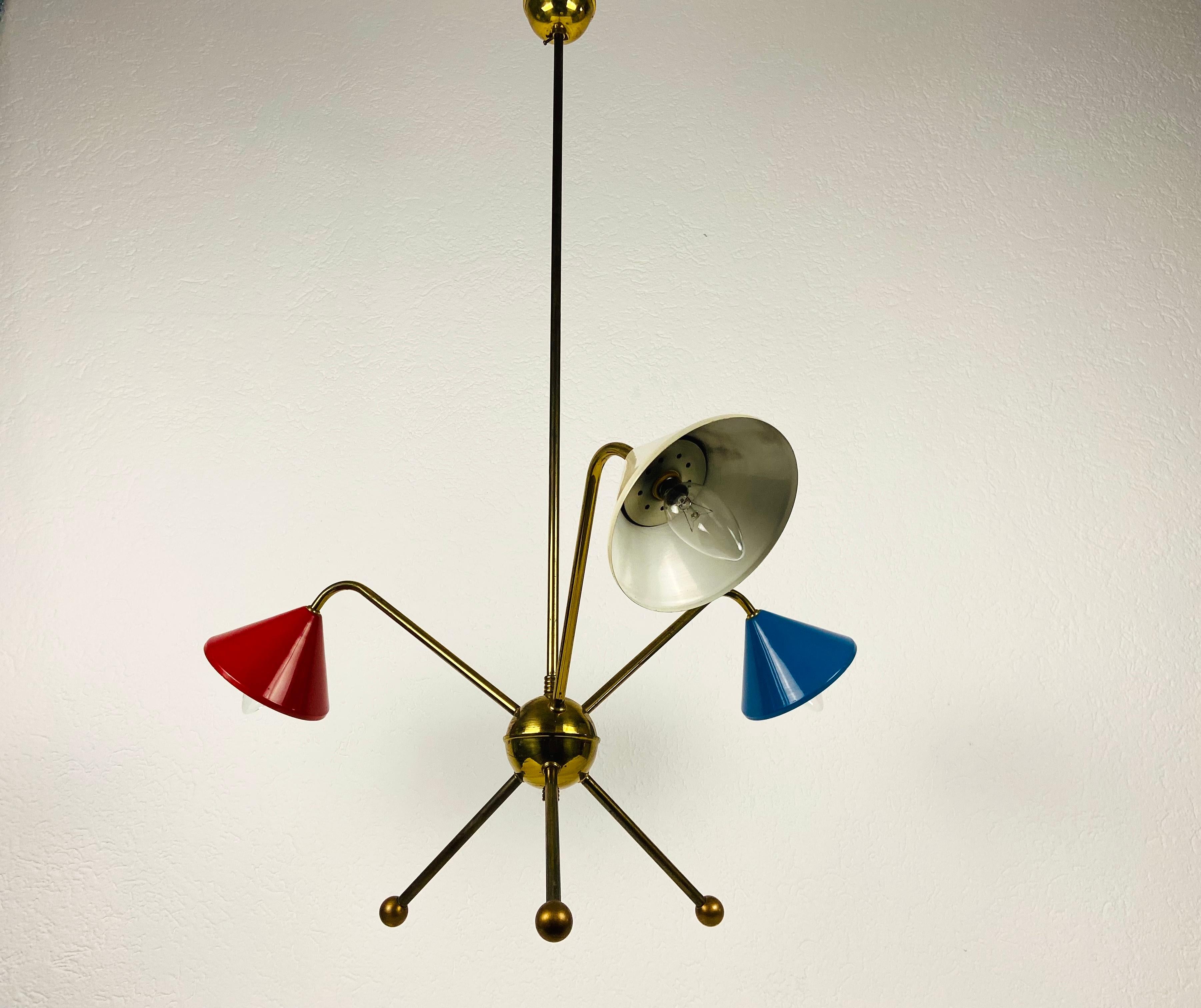 Italian Midcentury Brass 3-Arm Chandelier Attr. to Arredoluce, Italy, 1950s For Sale 3