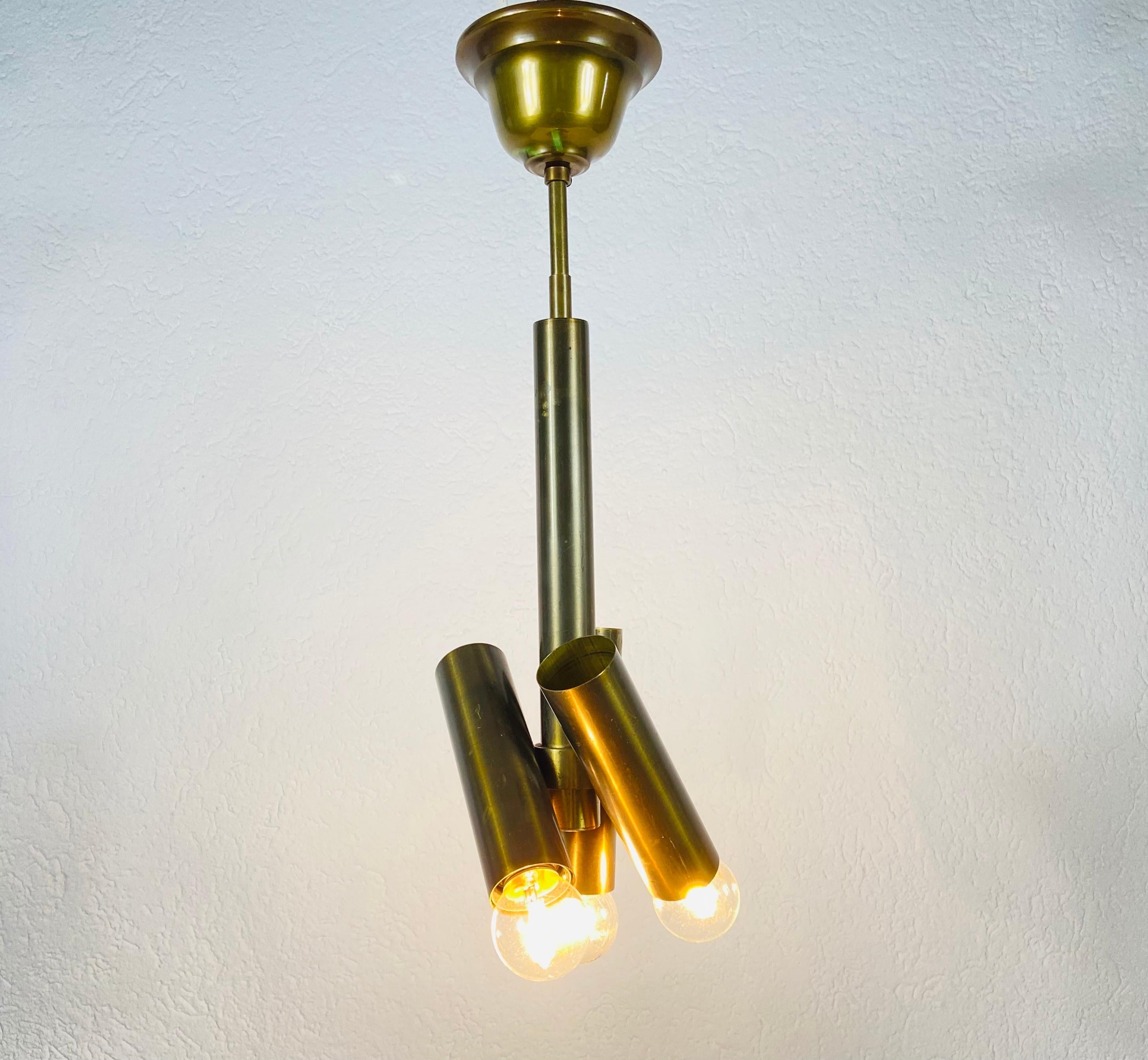 Italian Midcentury Brass 3-Arm Chandelier in the style of Stilnovo, Italy, 1950s For Sale 1