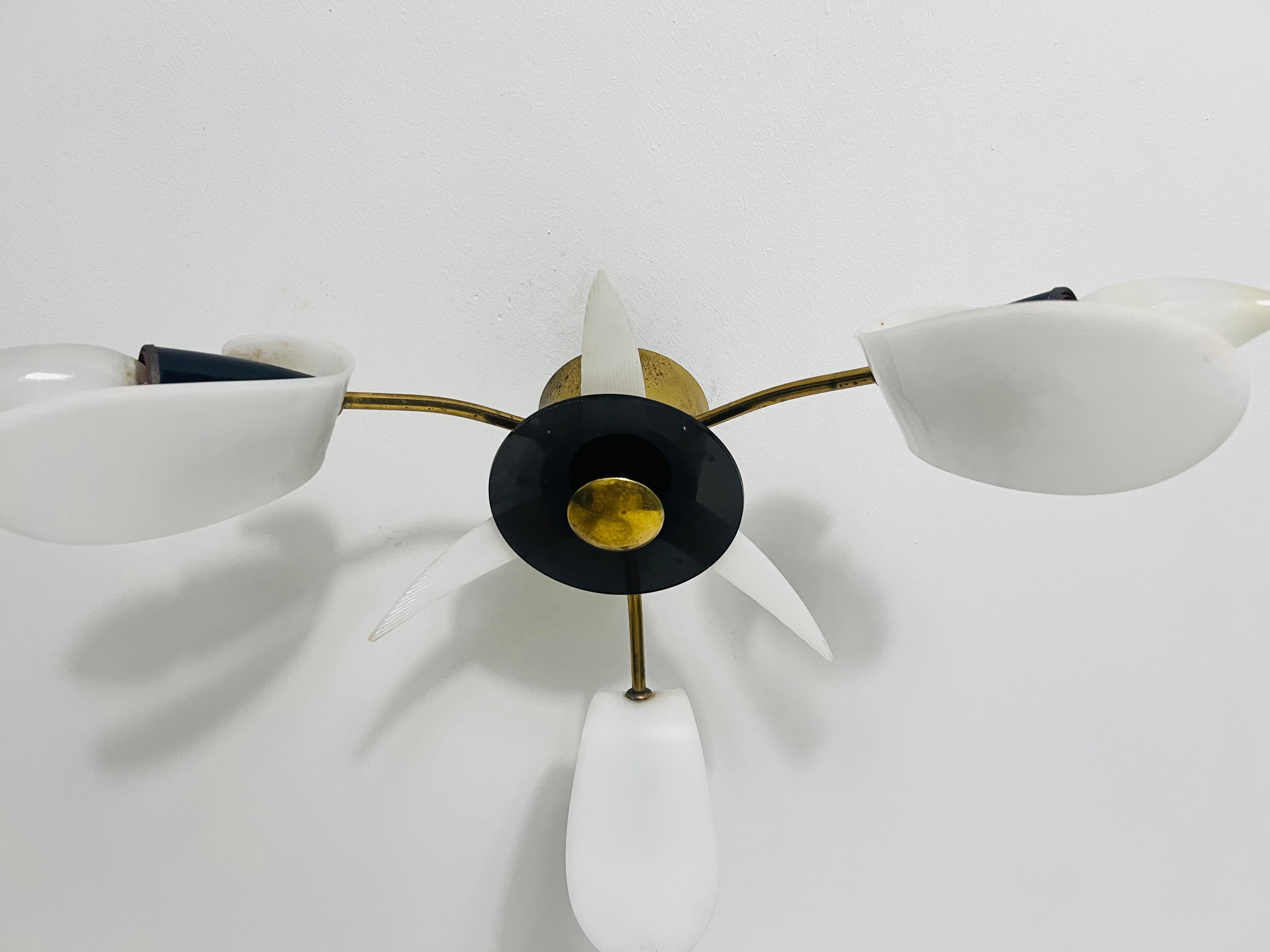Italian Midcentury Brass 3-Arm Sputnik Chandelier, 1950s For Sale 2