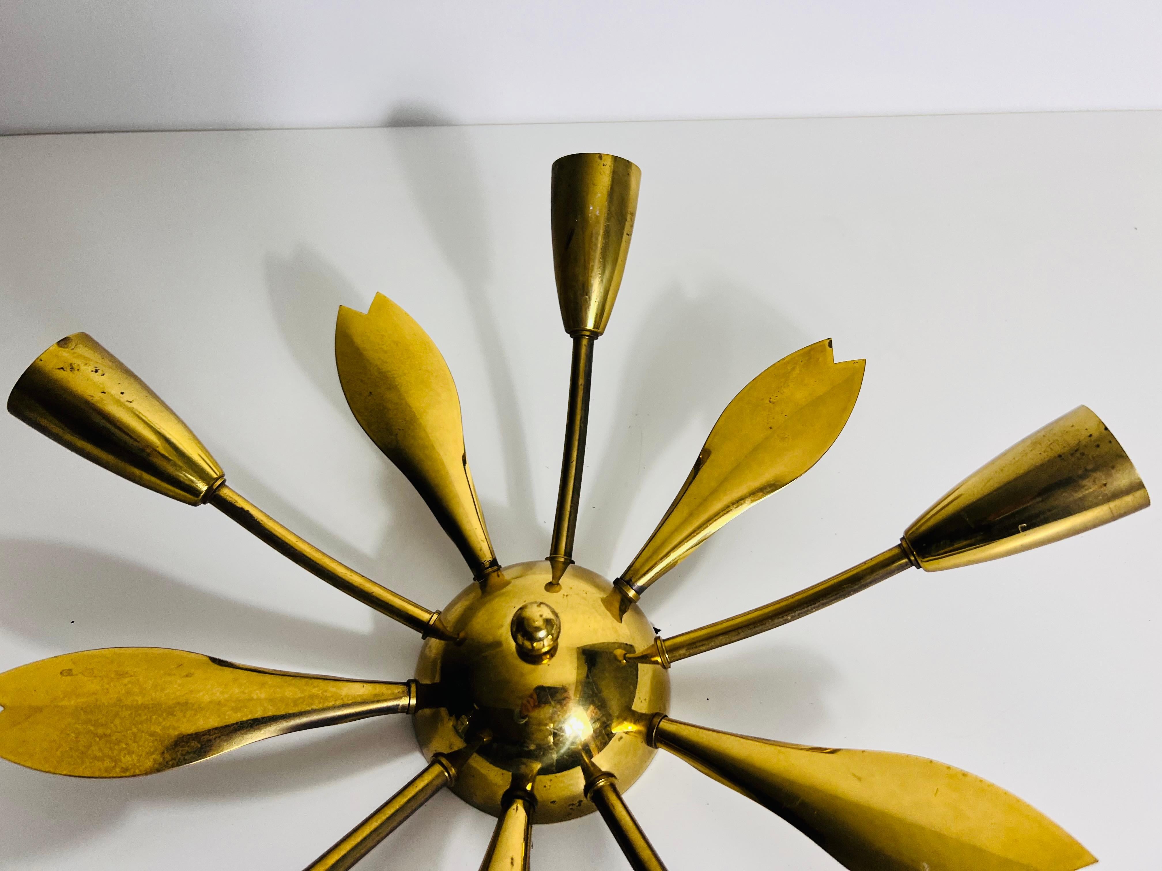Italian Midcentury Brass 5-Arm Sputnik Chandelier, 1950s For Sale 1