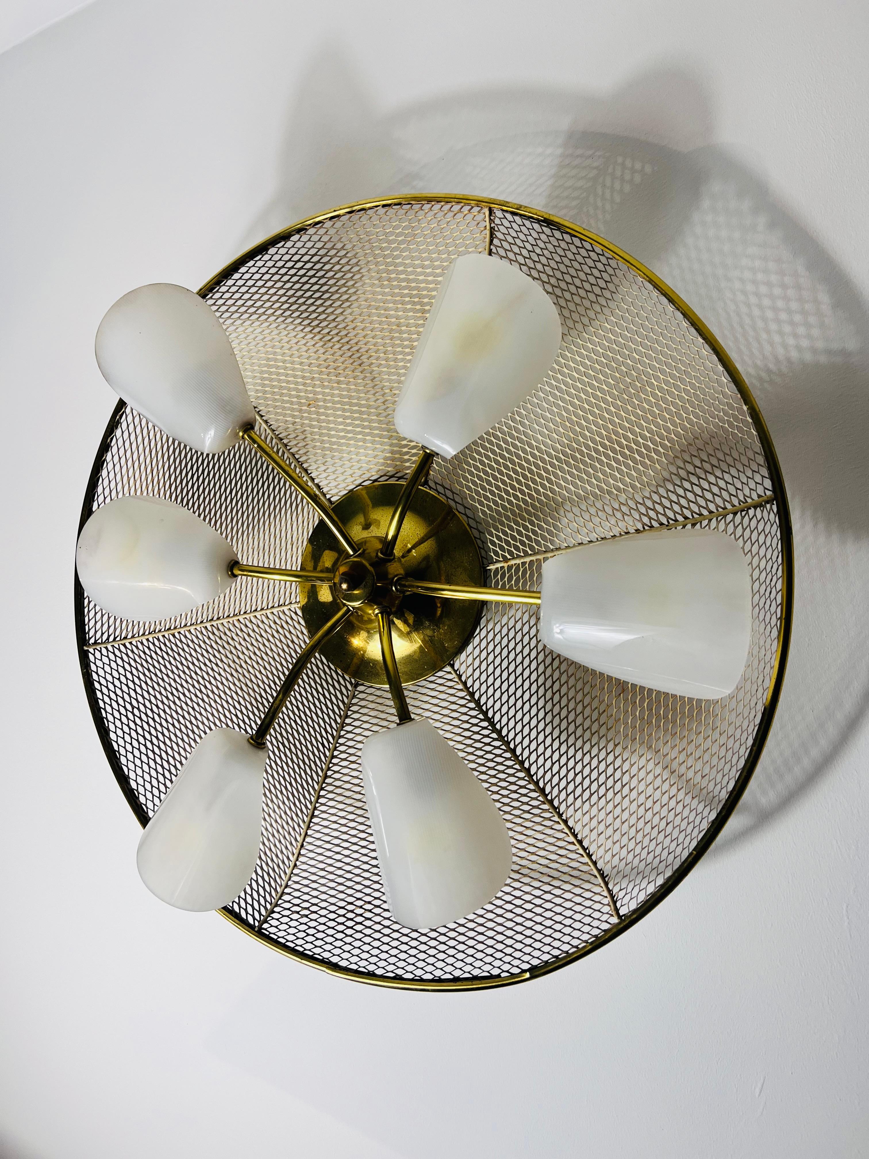 Italian Midcentury Brass 6-Arm Sputnik Chandelier, 1950s In Good Condition For Sale In Hagenbach, DE