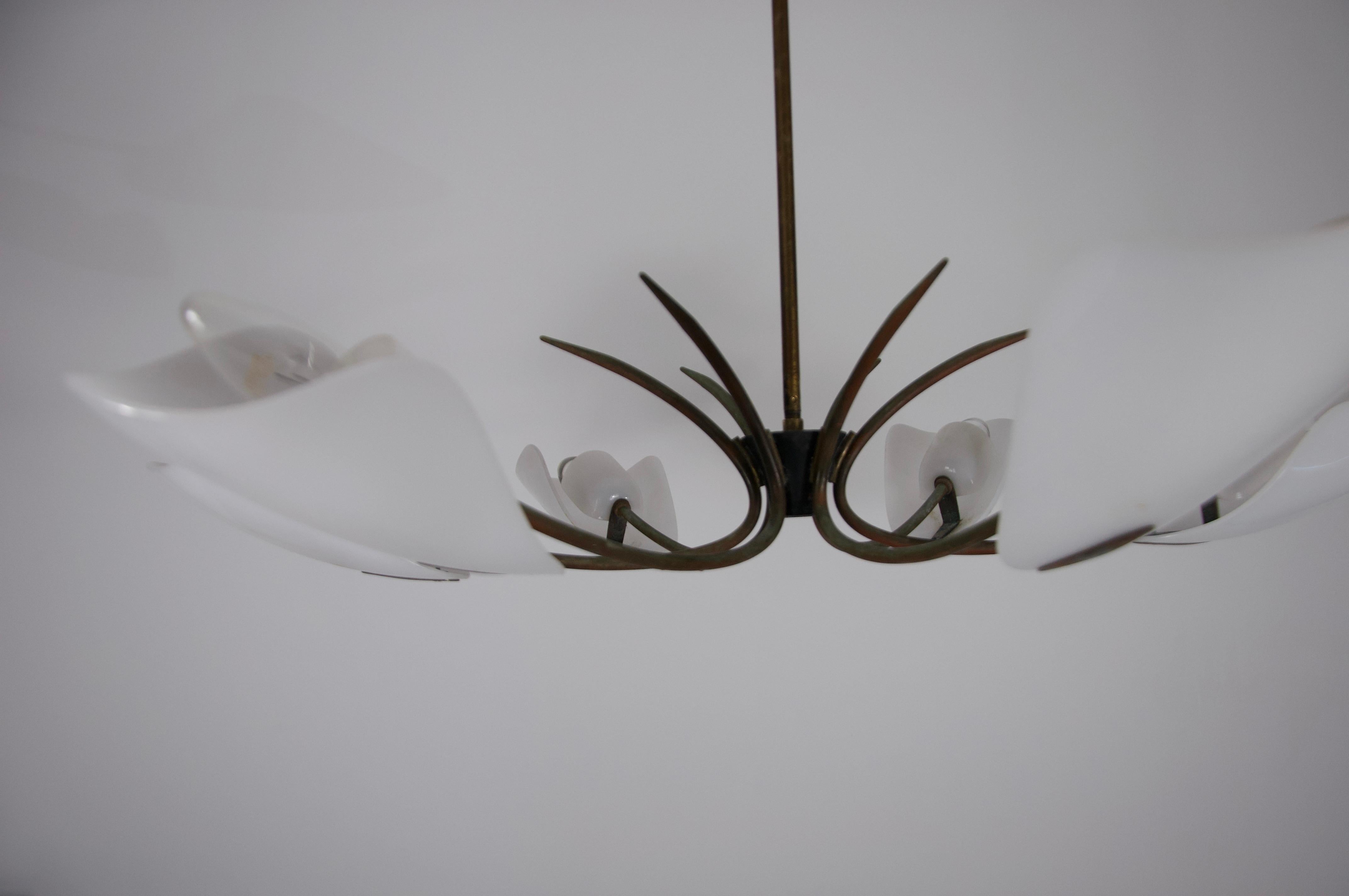 Italian Midcentury Brass 6-Arm Sputnik Chandelier, 1950s In Good Condition For Sale In Hagenbach, DE