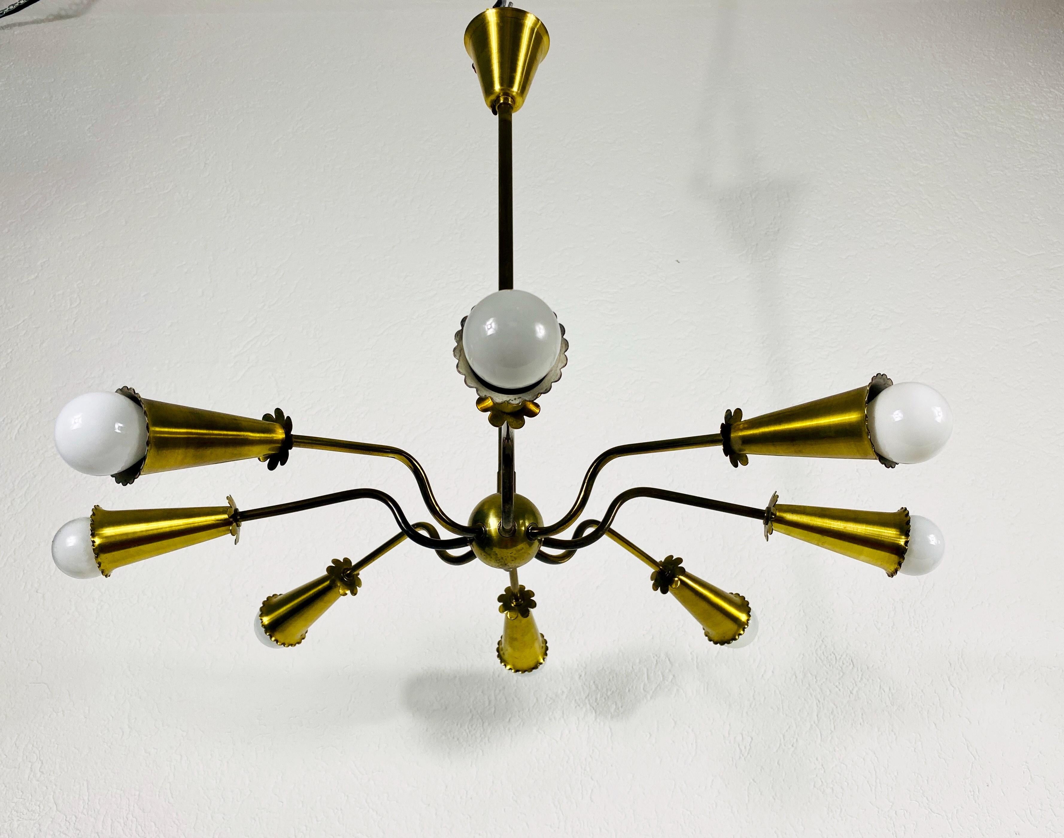 A Sputnik chandelier made in Italy in the 1950s. It is fascinating with its eight brass arms, each of it with an E14 light bulb. The shape of the light is similar to a spider.

The light requires 8 E14 light bulbs. Good vintage condition.

Free
