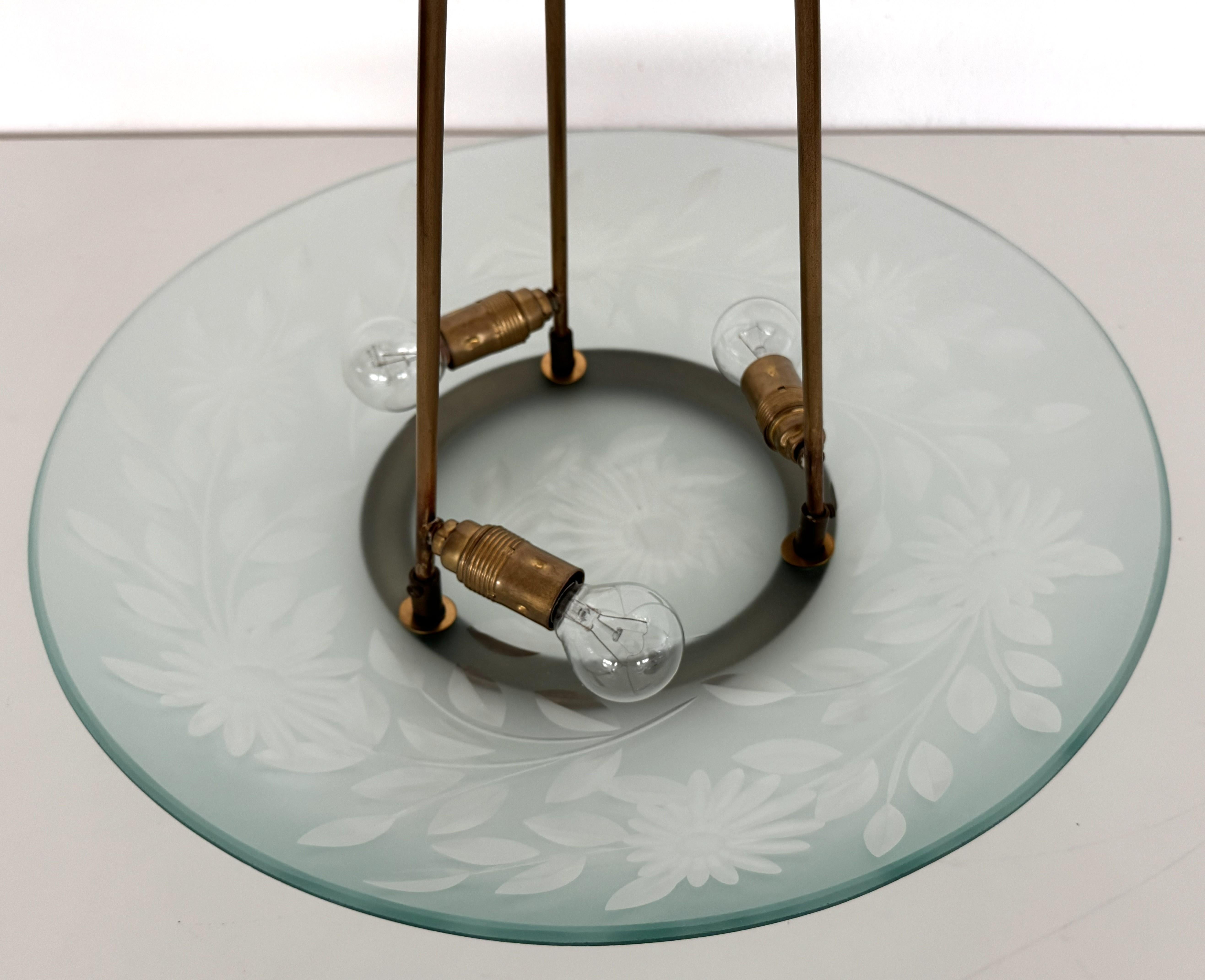 Lustre italien du milieu du siècle en laiton et verre de cristal de style Pietro Chiesa en vente 7