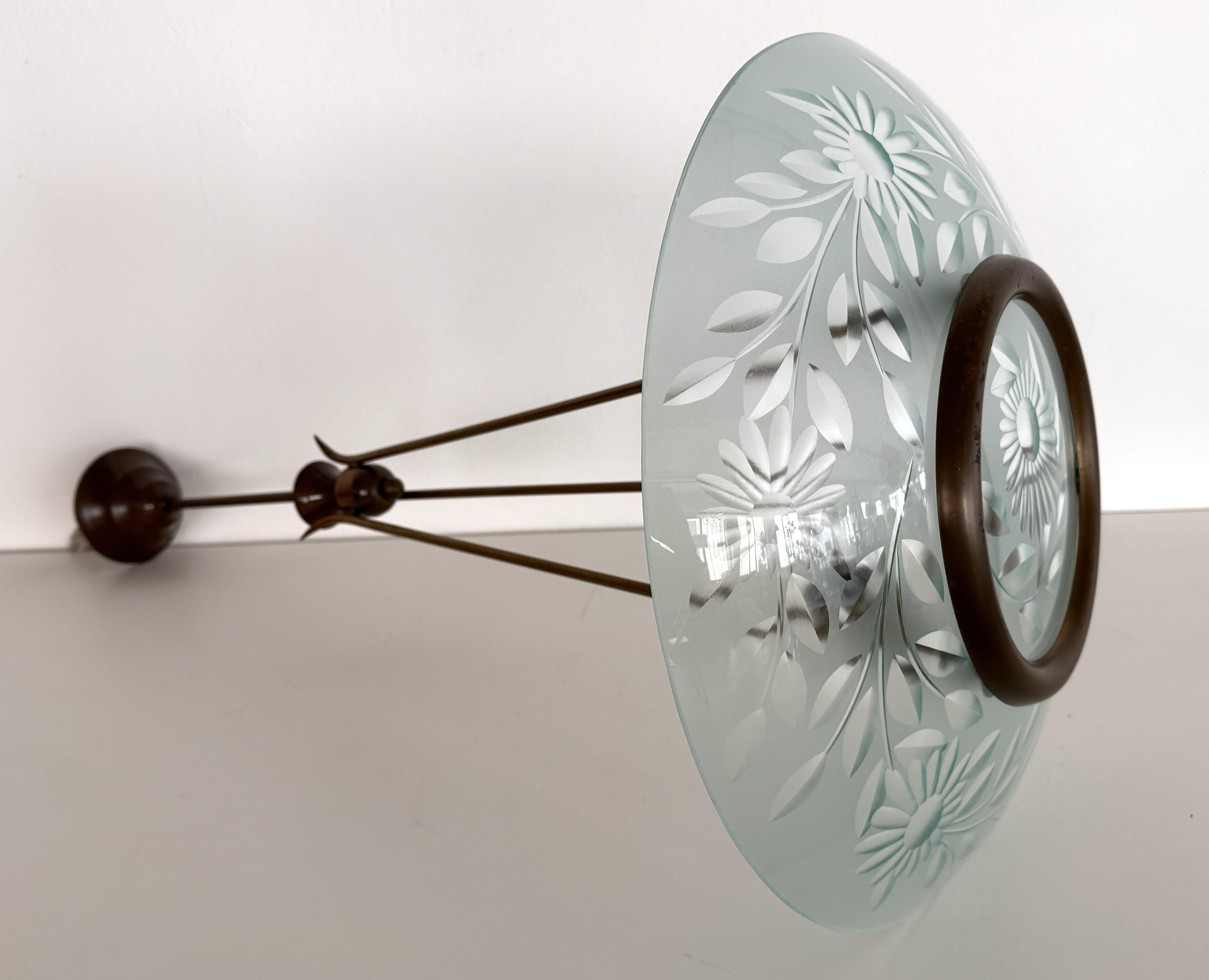 Lustre italien du milieu du siècle en laiton et verre de cristal de style Pietro Chiesa en vente 9