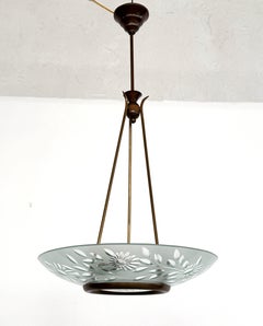 Lampadario italiano del Medioevo in ottone e cristallo in stile Pietro Chiesa