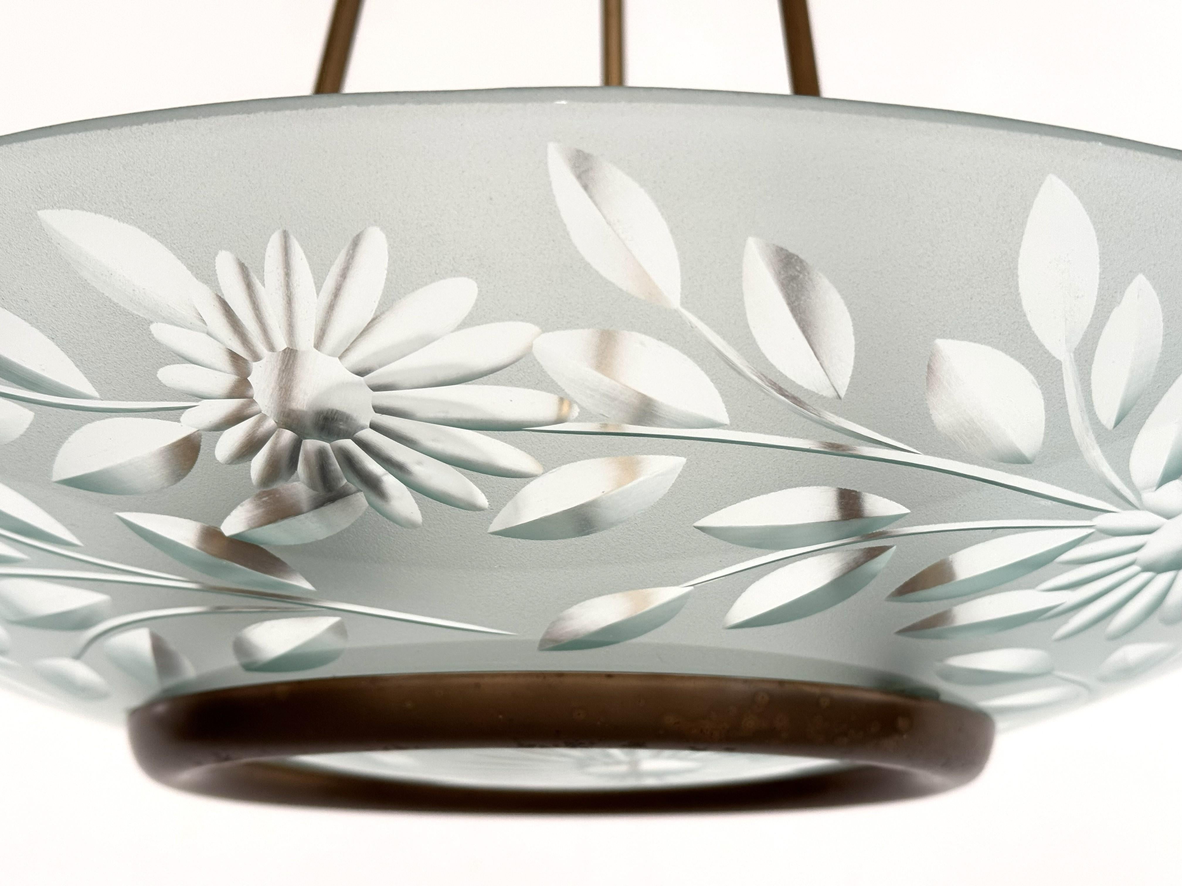 Lustre italien du milieu du siècle en laiton et verre de cristal de style Pietro Chiesa Bon état - En vente à Morazzone, Varese