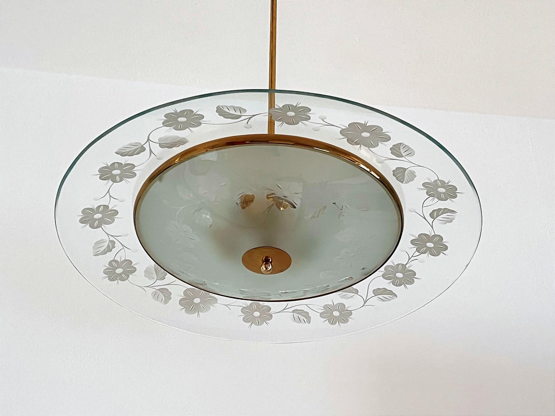 Mid-20th Century Italian Midcentury Brass and Crystal Glass Chandelier in Pietro Chiesa Style