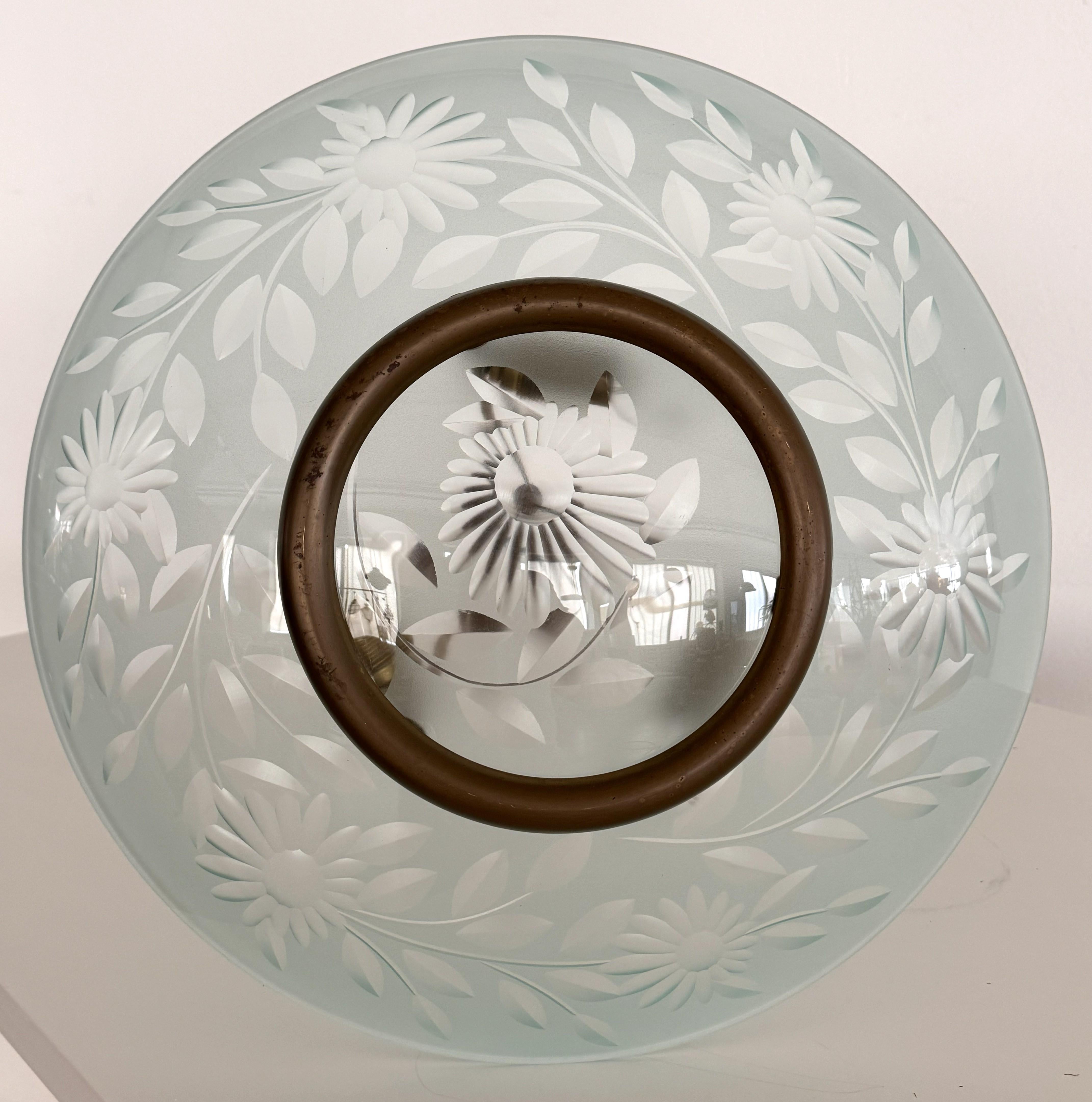 Milieu du XXe siècle Lustre italien du milieu du siècle en laiton et verre de cristal de style Pietro Chiesa en vente