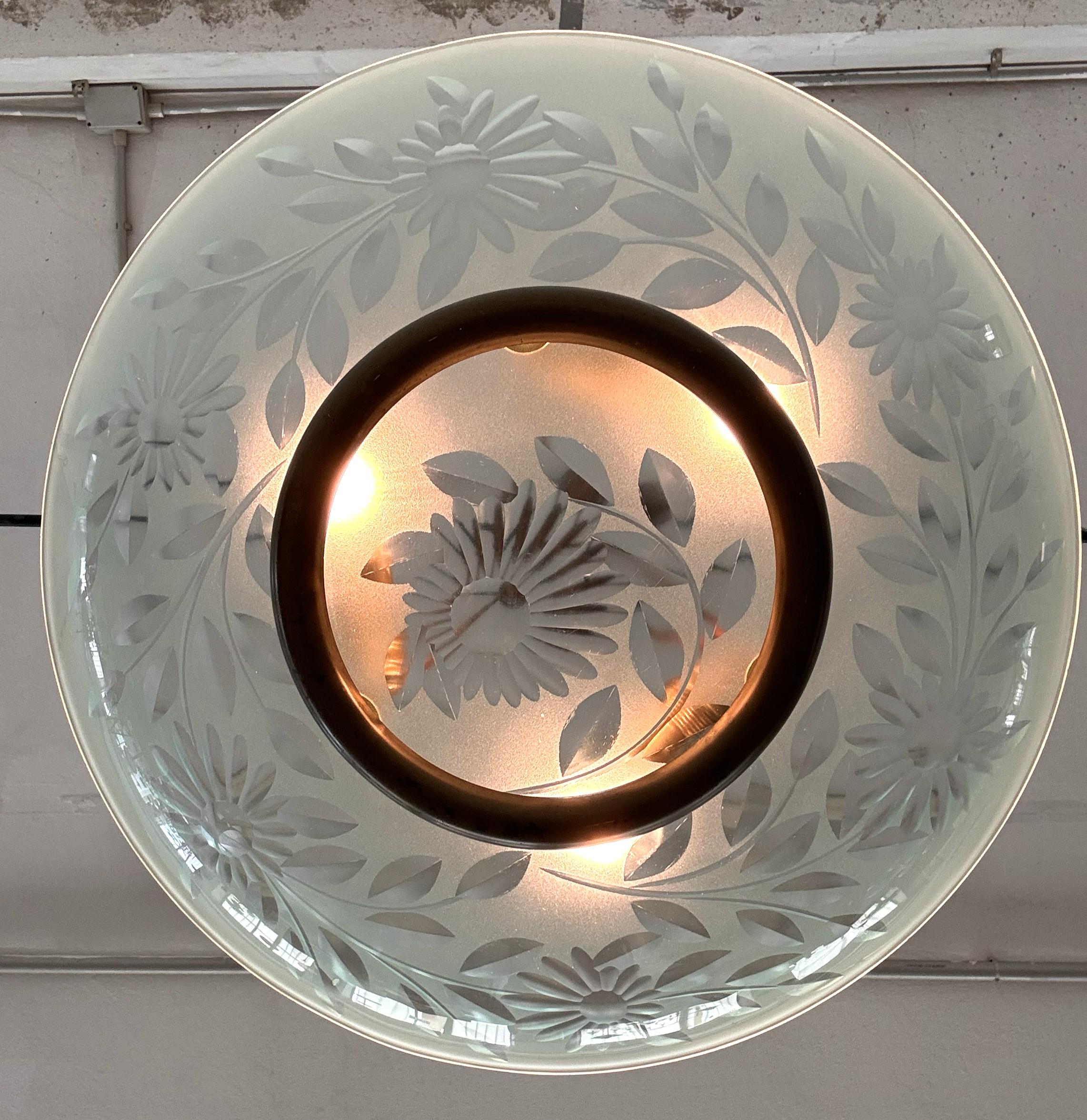 Lustre italien du milieu du siècle en laiton et verre de cristal de style Pietro Chiesa en vente 2