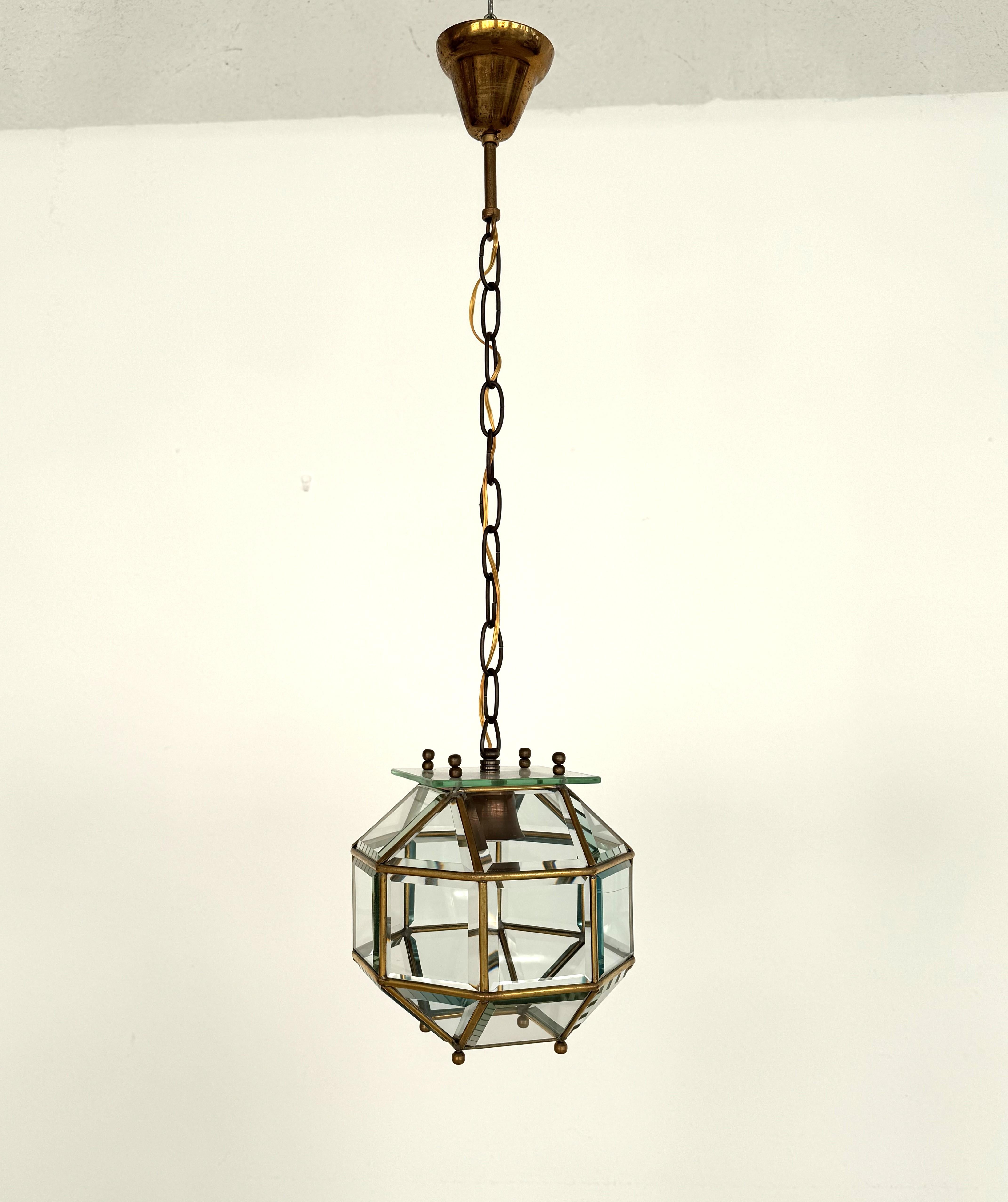 Lampada a lanterna o a sospensione in ottone e vetro tagliato, 1960 in vendita 3