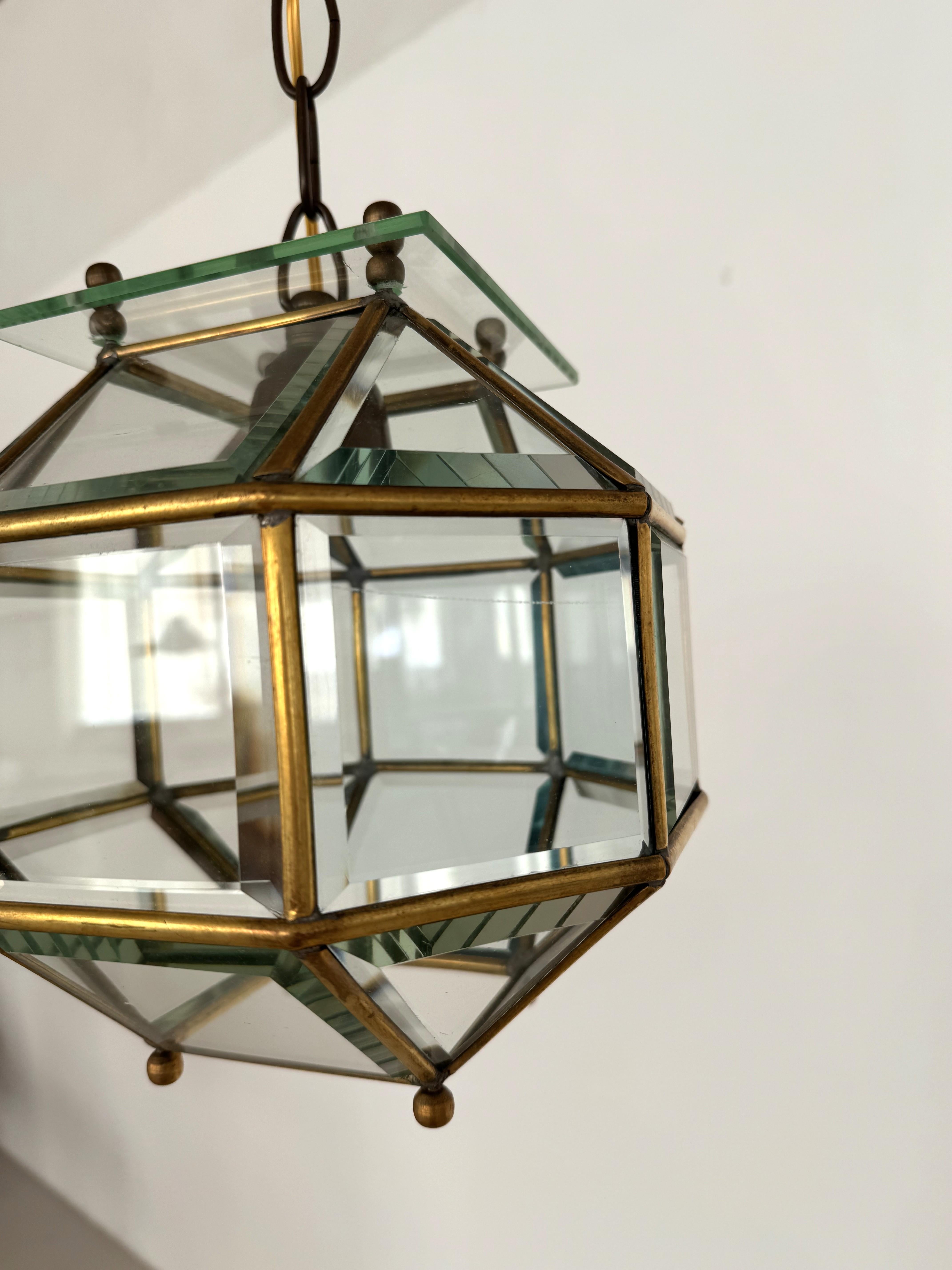 Lampada a lanterna o a sospensione in ottone e vetro tagliato, 1960 in vendita 6