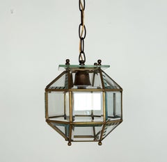 Lampe à suspension italienne du milieu du siècle dernier en laiton et verre taillé, années 1960