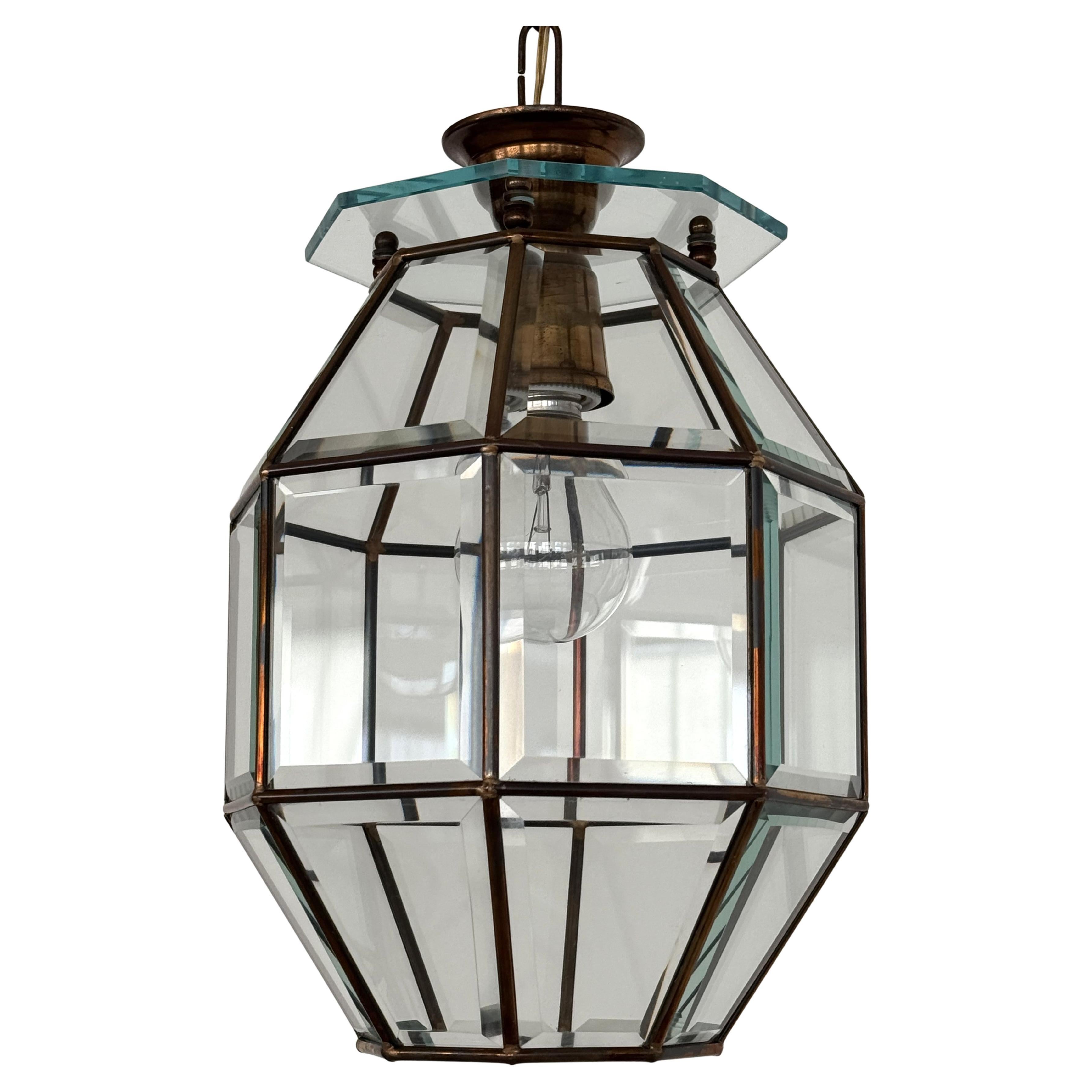 Lámpara colgante o farol italiano de latón y cristal tallado de mediados de siglo, años 1960 en venta
