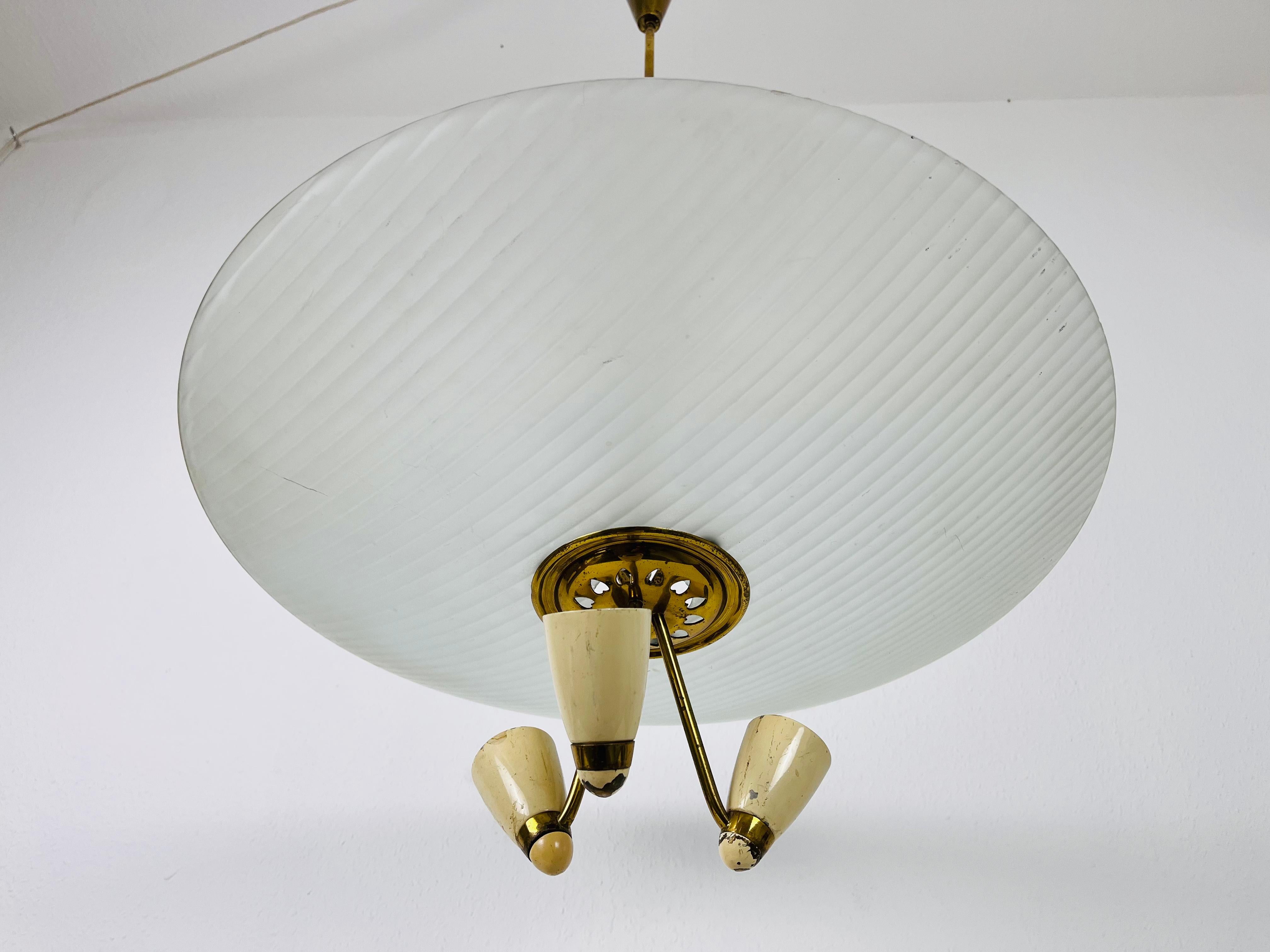 Italian Midcentury Brass and Glass Chandelier, 1950s For Sale 5
