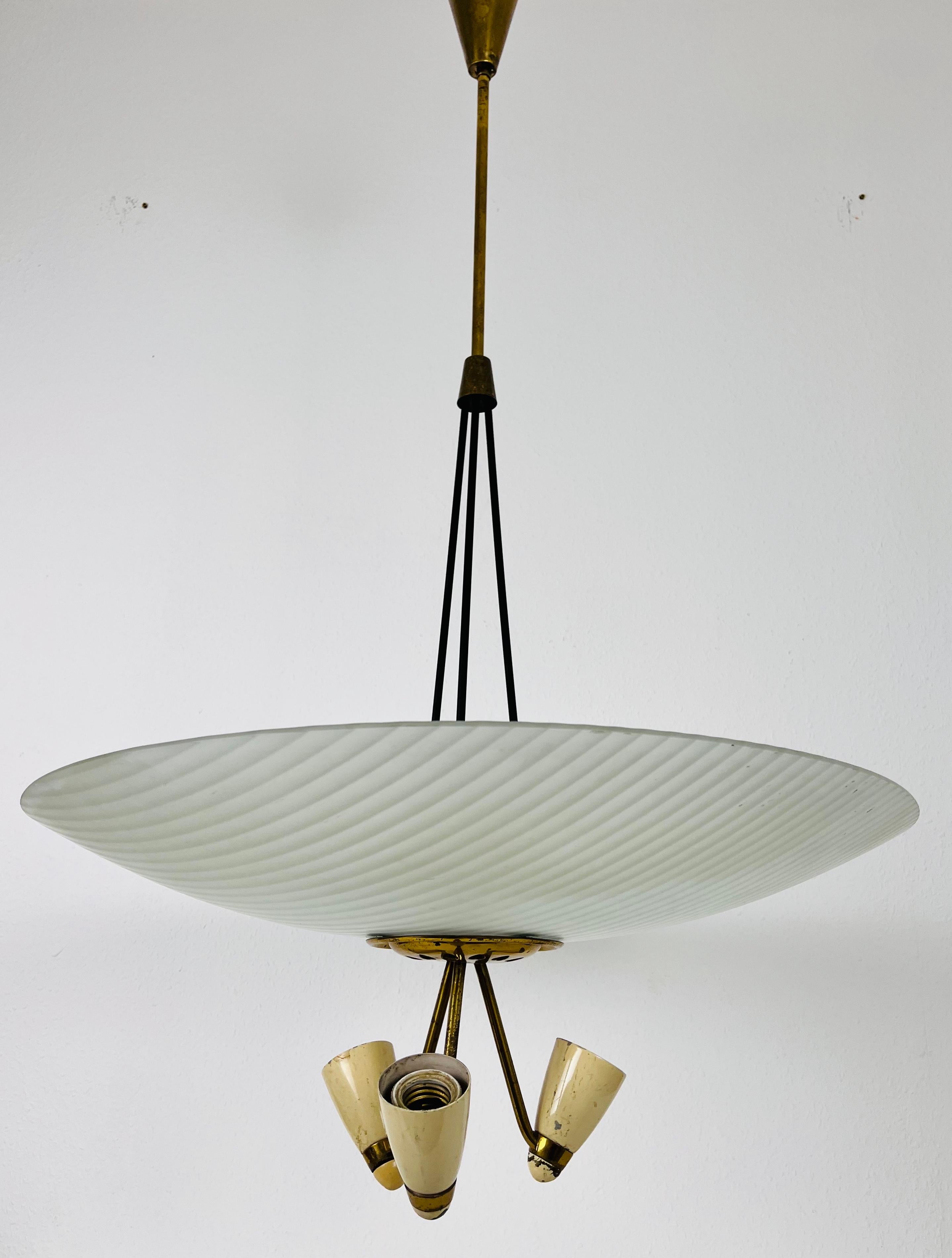 Italian Midcentury Brass and Glass Chandelier, 1950s For Sale 1