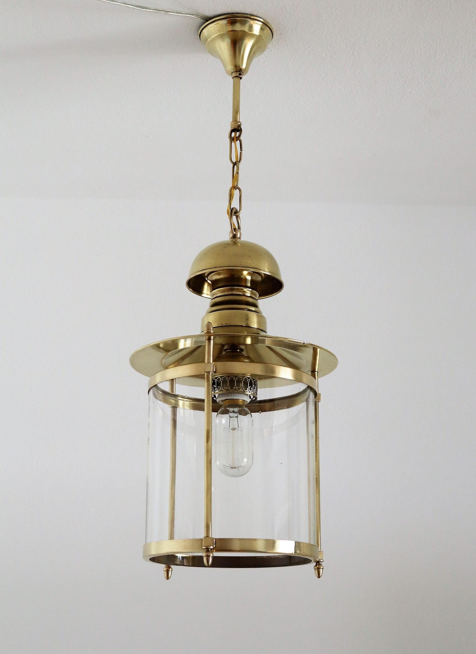 Lampe à suspension ou lanterne italienne du milieu du siècle dernier en laiton et verre, 1970 en vente 4