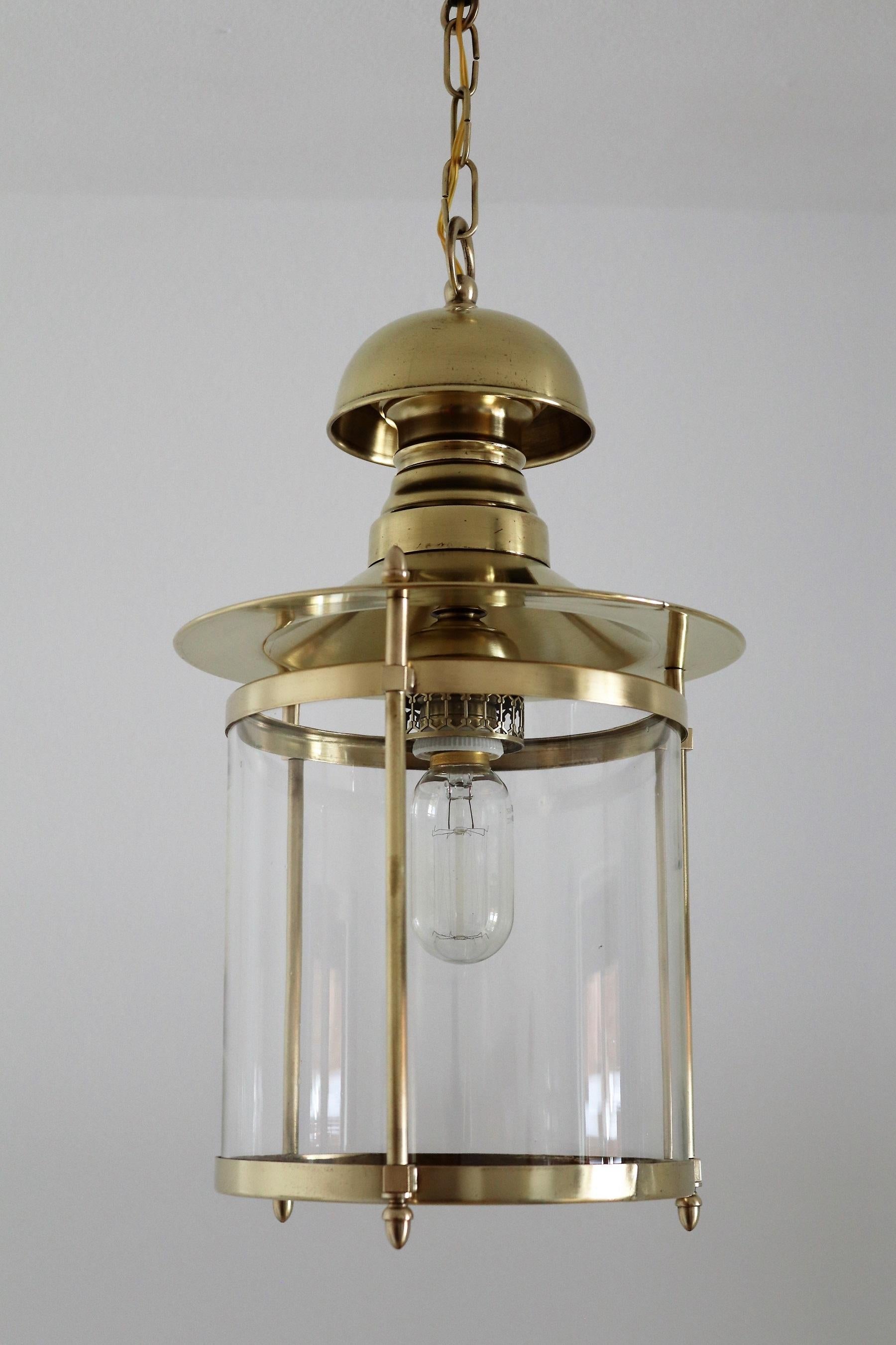 Lampe à suspension ou lanterne italienne du milieu du siècle dernier en laiton et verre, 1970 en vente 5