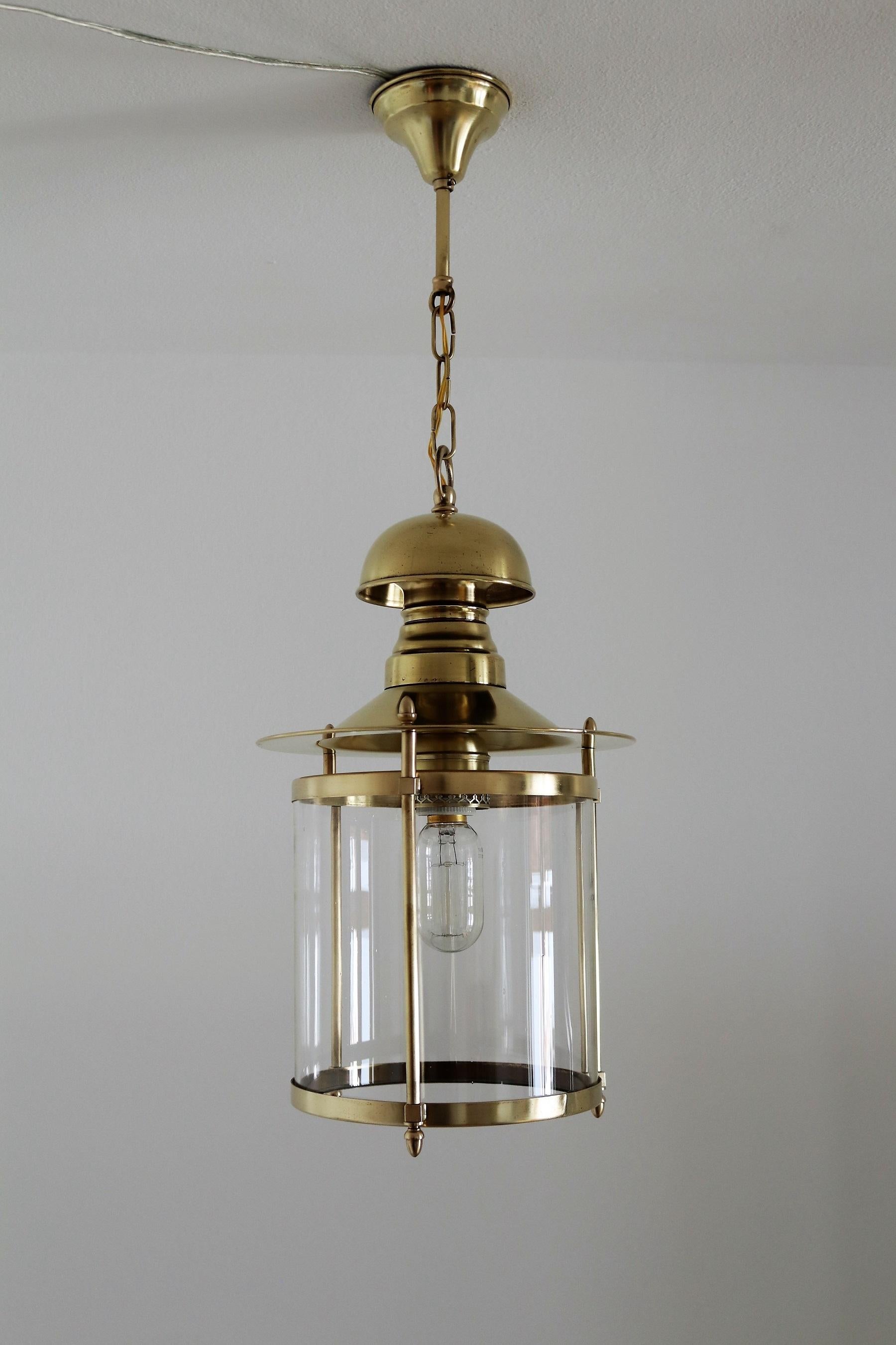 Lampe à suspension ou lanterne italienne du milieu du siècle dernier en laiton et verre, 1970 en vente 6