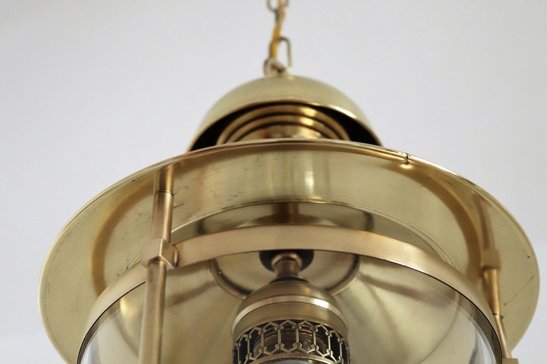 Verre Lampe à suspension ou lanterne italienne du milieu du siècle dernier en laiton et verre, 1970 en vente