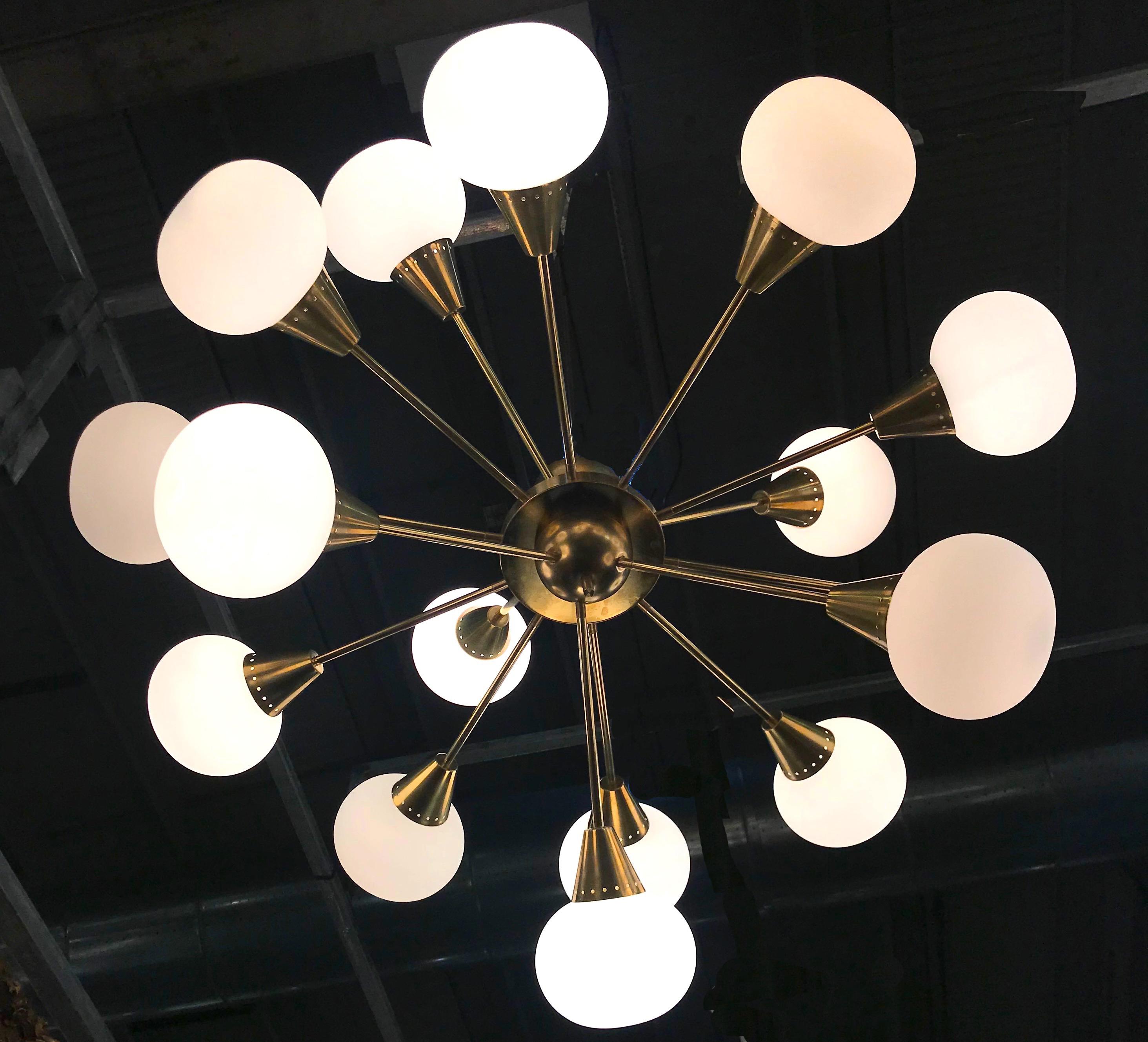 Italian Midcentury Brass and Opaline Murano Glass Large Sputnik Chandelier In Excellent Condition For Sale In Rome, IT